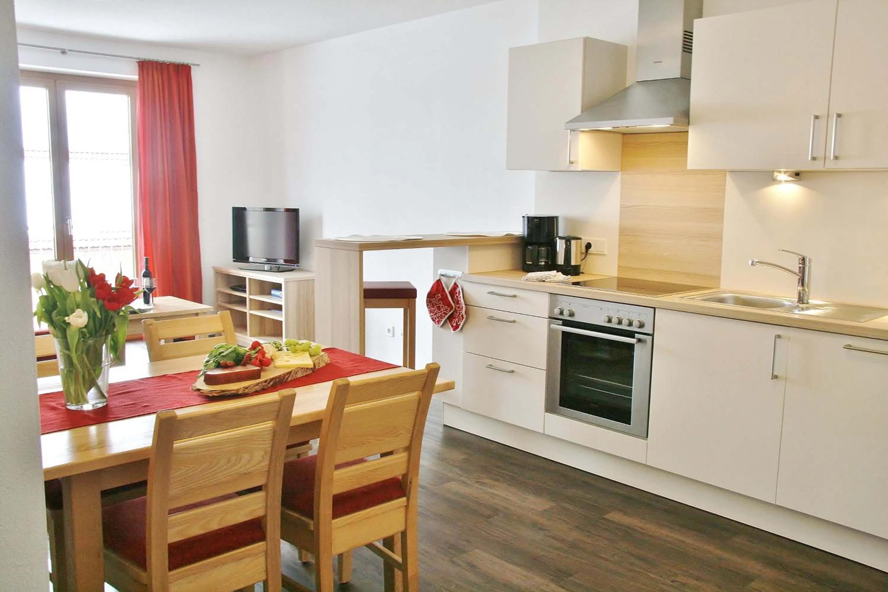 Kitchen or kitchenette in Seehotel und Appartements Schnöller