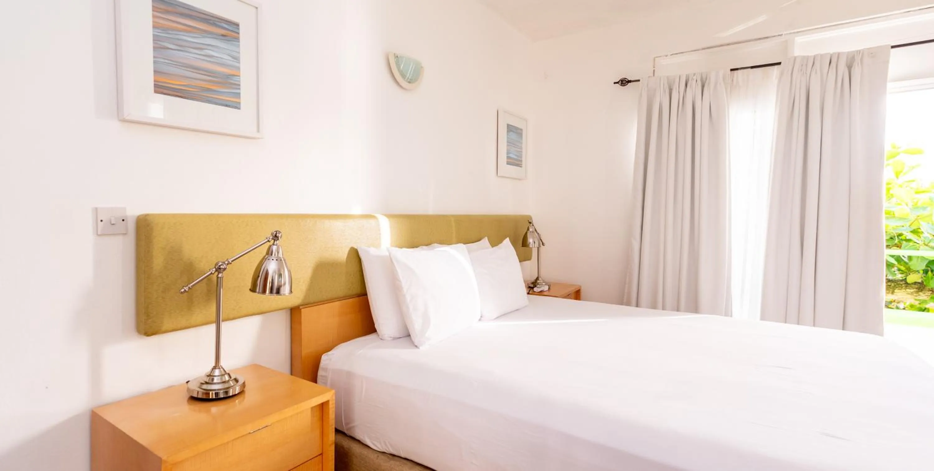 Bed in Ocean's Edge Lodge Restaurant & Bar