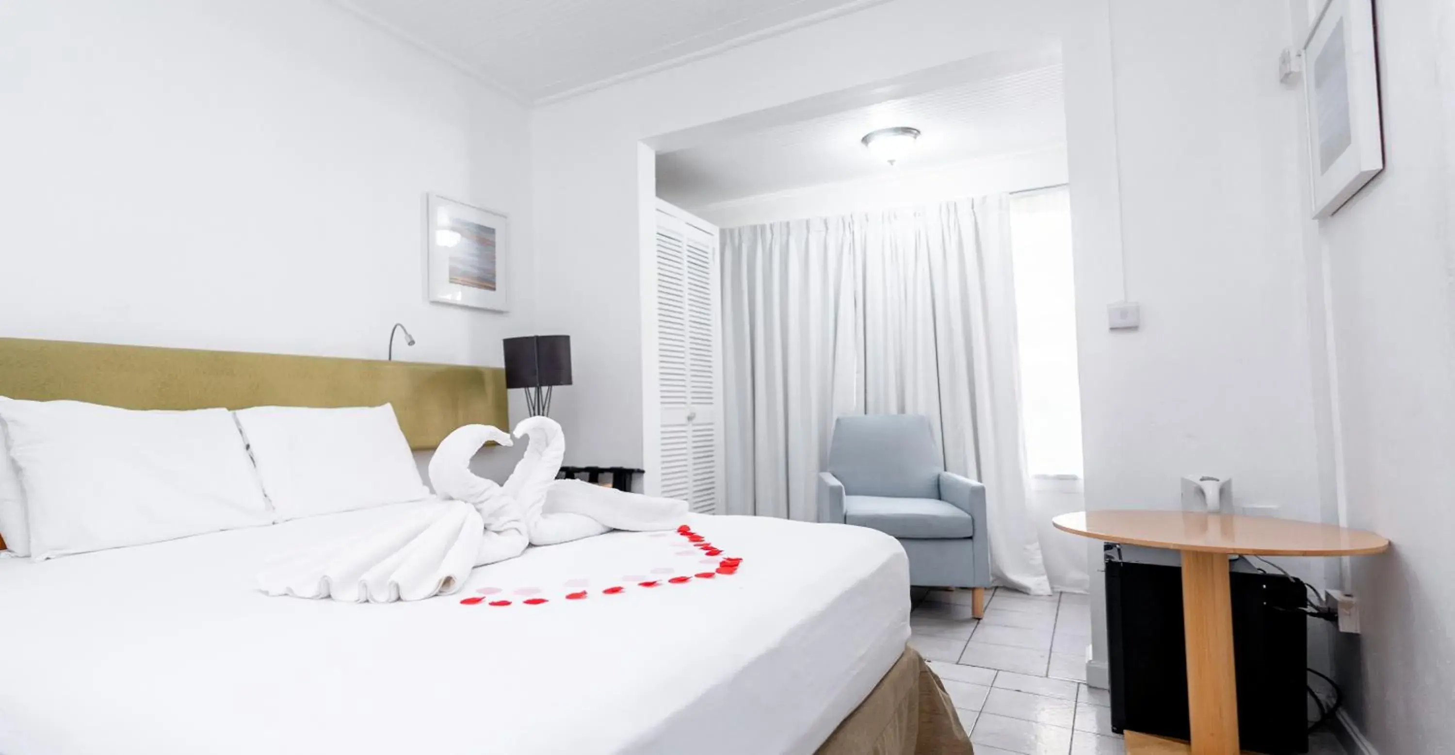 Standard Queen Room in Ocean's Edge Lodge Restaurant & Bar Standard Queen Room in Ocean's Edge Lodge Restaurant & Bar