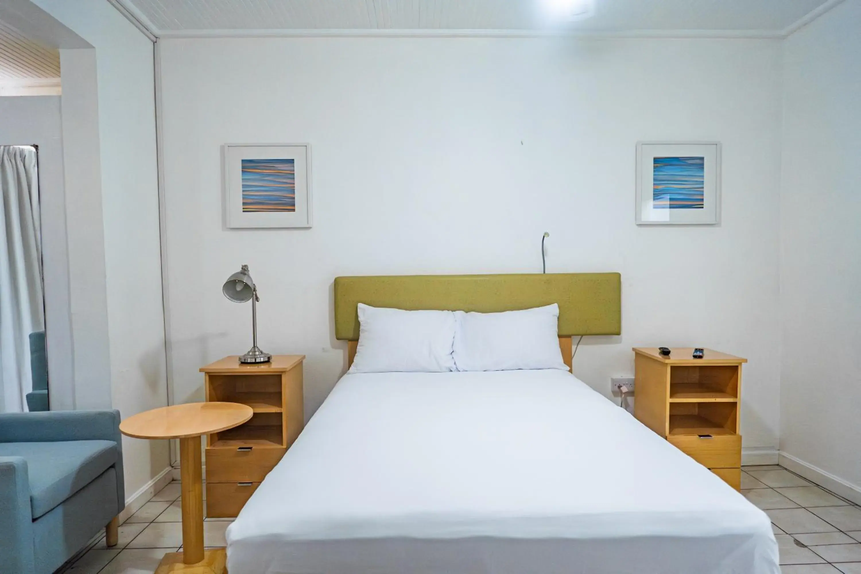 Bedroom, Bed in Ocean's Edge Lodge Restaurant & Bar Bedroom, Bed in Ocean's Edge Lodge Restaurant & Bar