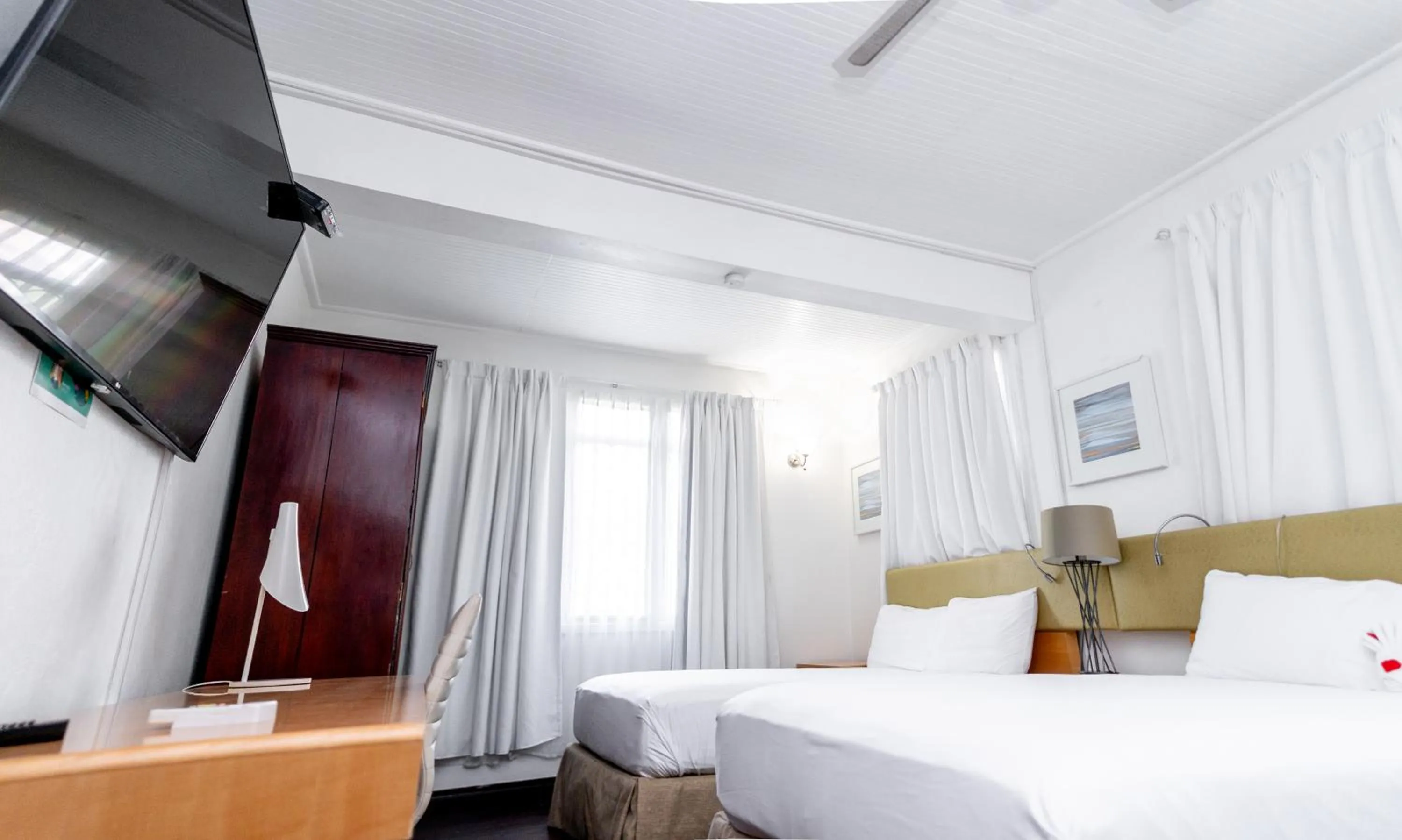 Bed in Ocean's Edge Lodge Restaurant & Bar