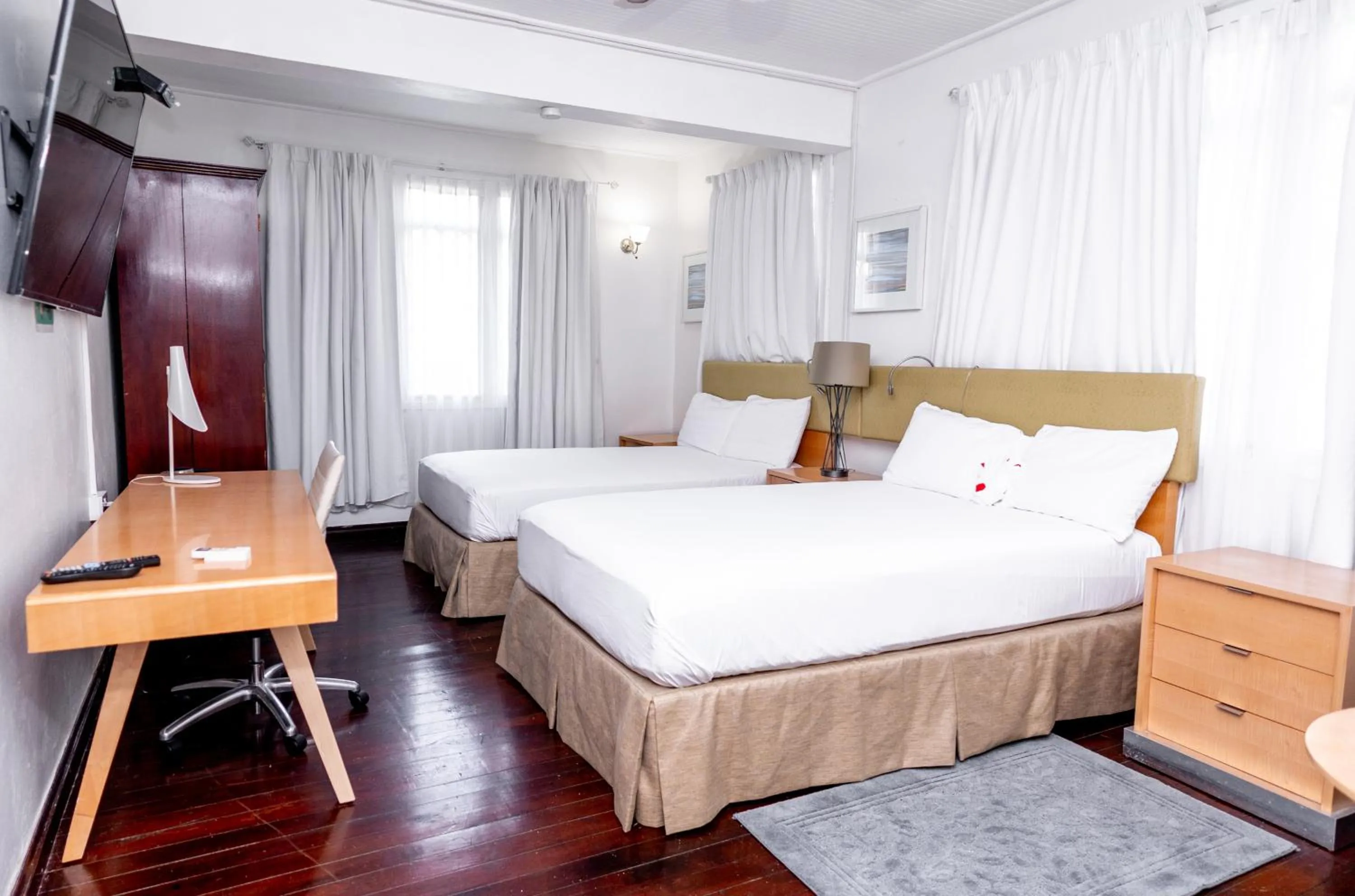 Bed in Ocean's Edge Lodge Restaurant & Bar