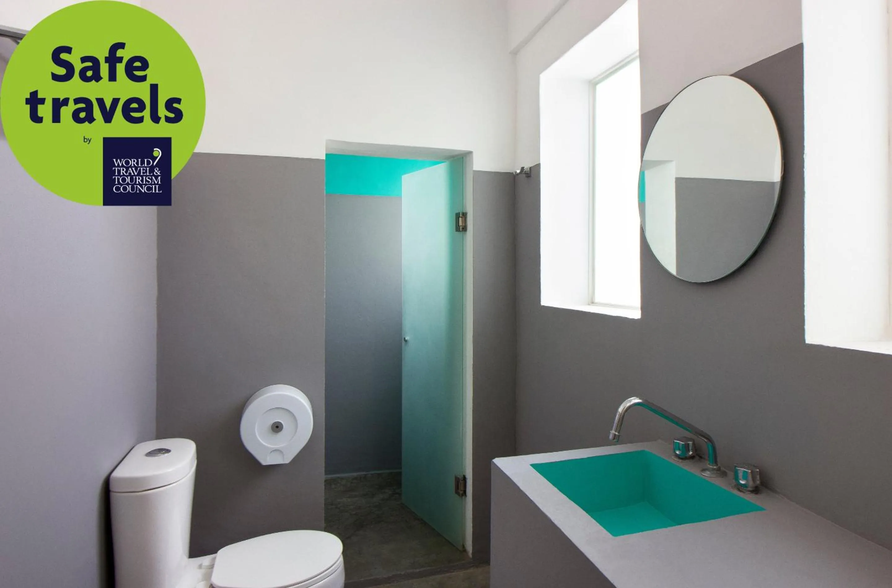 Public Bath in CASA MX alameda