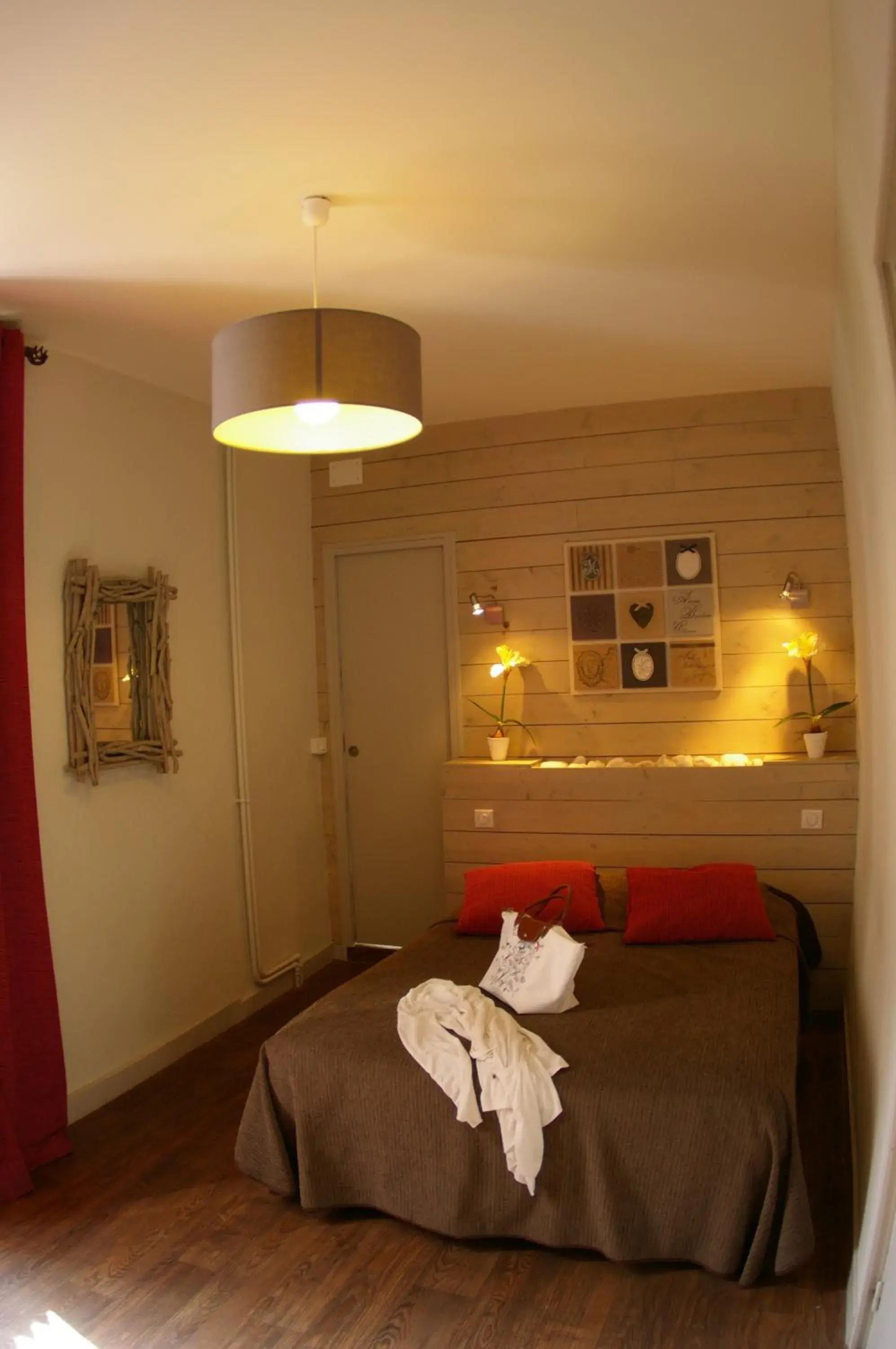 Bedroom, Bed in Logis Hôtel Le Cheval Noir Bedroom, Bed in Logis Hôtel Le Cheval Noir