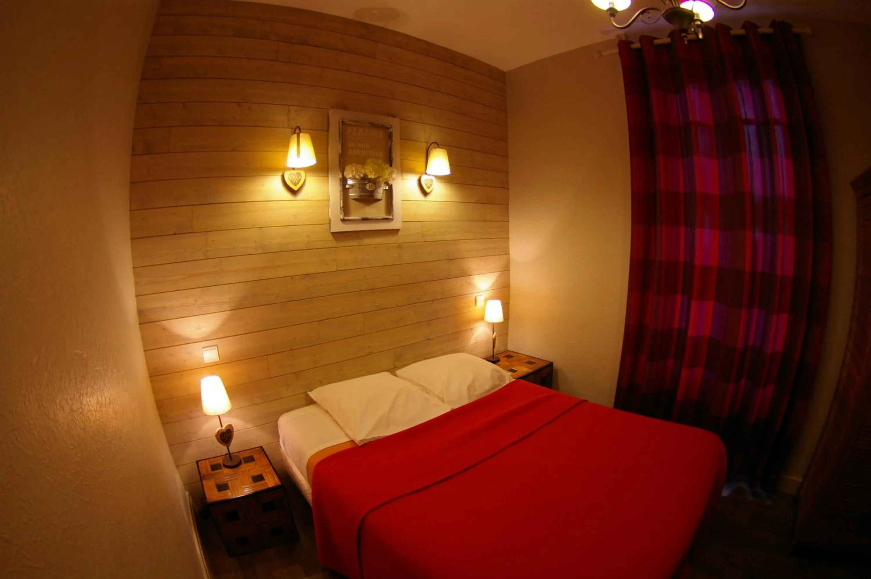 Bedroom, Bed in Logis Hôtel Le Cheval Noir