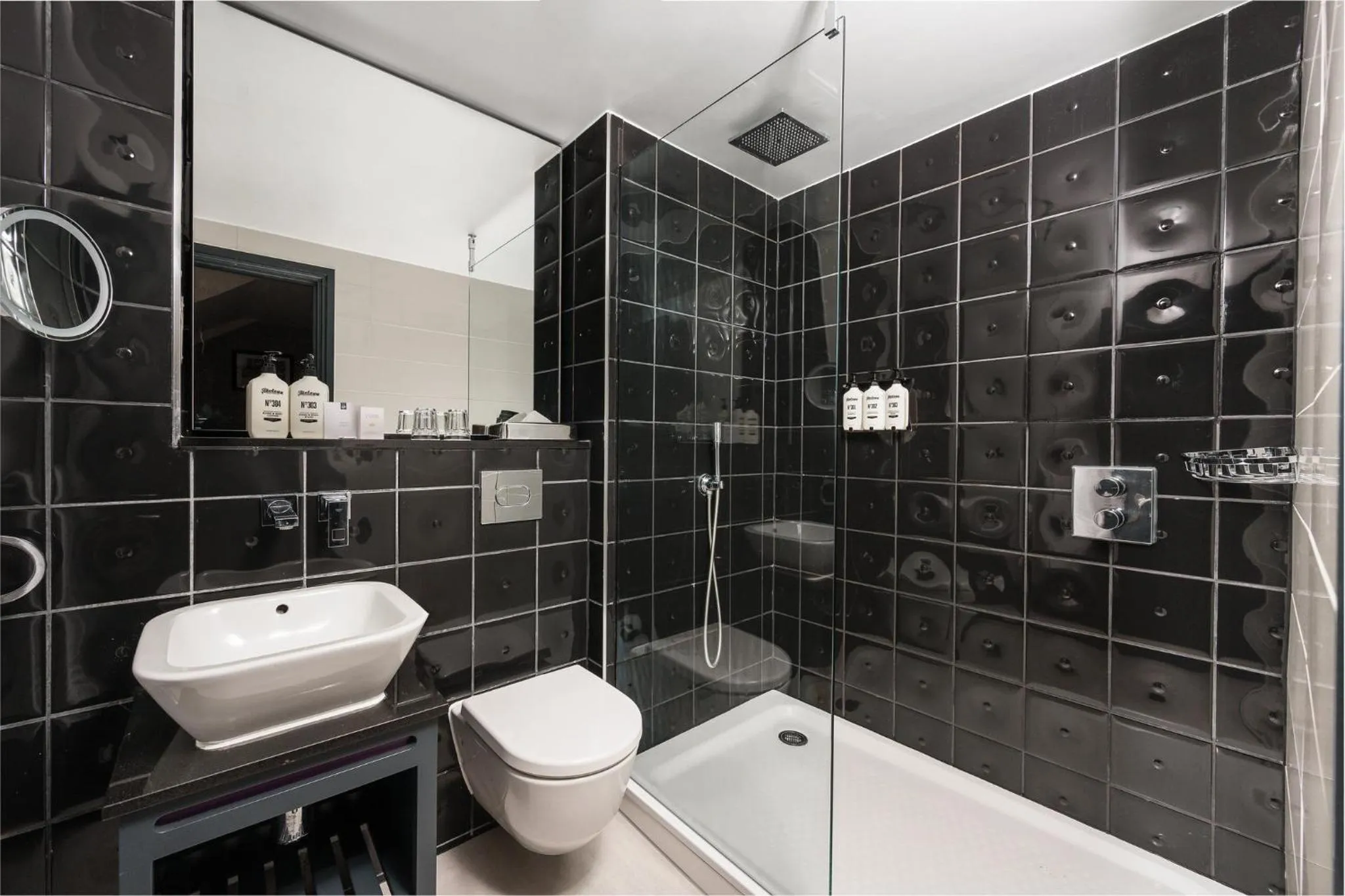 Photo of the whole room in Hotel Indigo London - Kensington by IHG