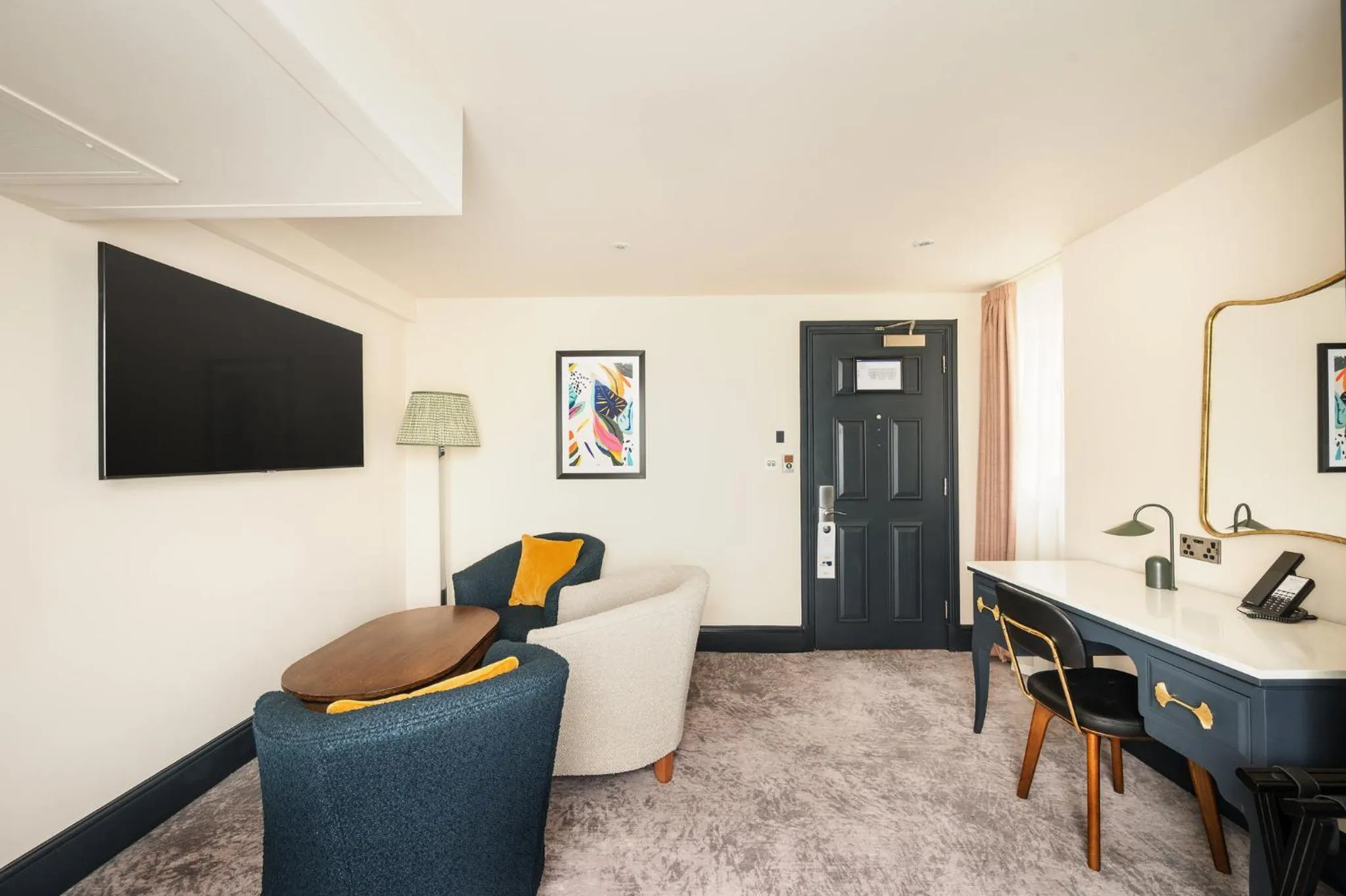 Photo of the whole room in Hotel Indigo London - Kensington by IHG