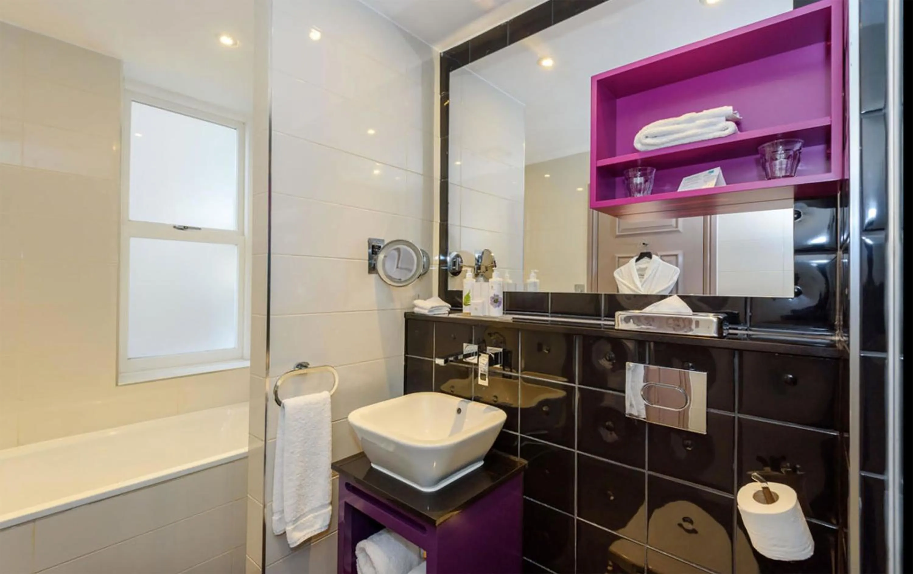 Bathroom in Hotel Indigo London - Kensington by IHG