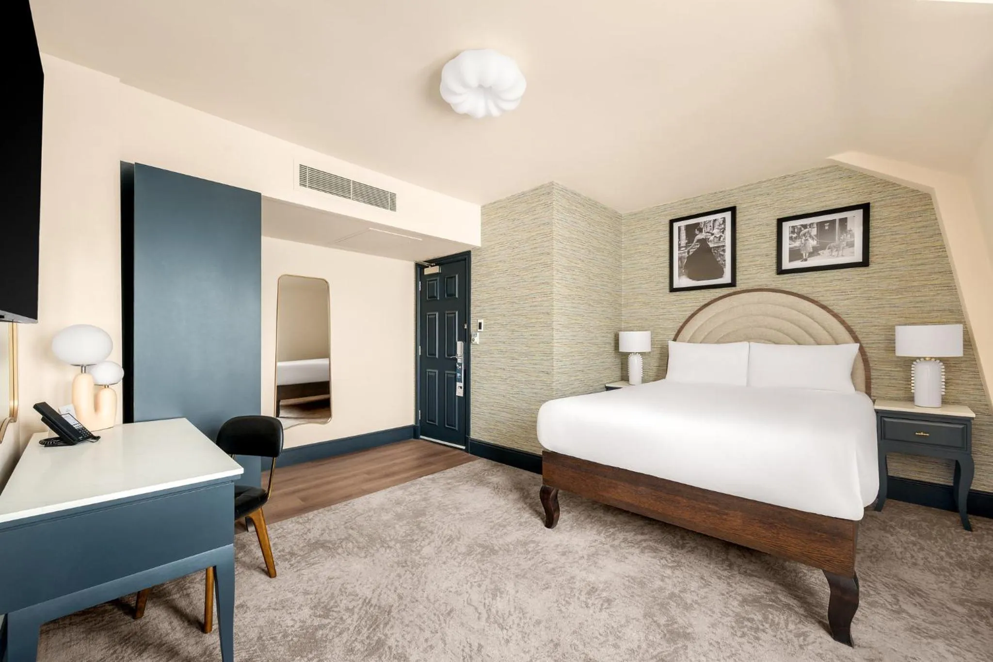 Photo of the whole room, Bed in Hotel Indigo London - Kensington by IHG