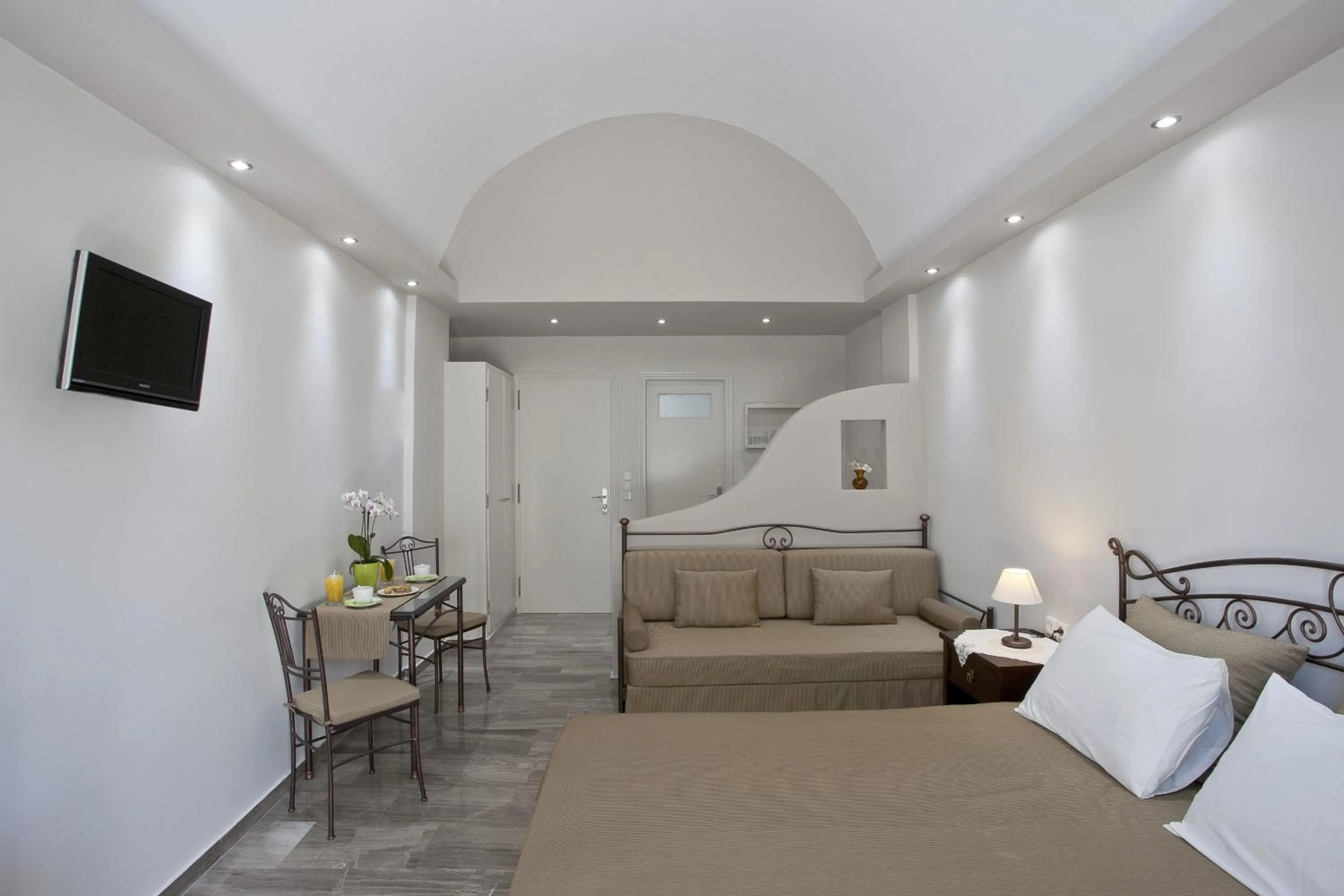 Photo of the whole room in Preka Maria