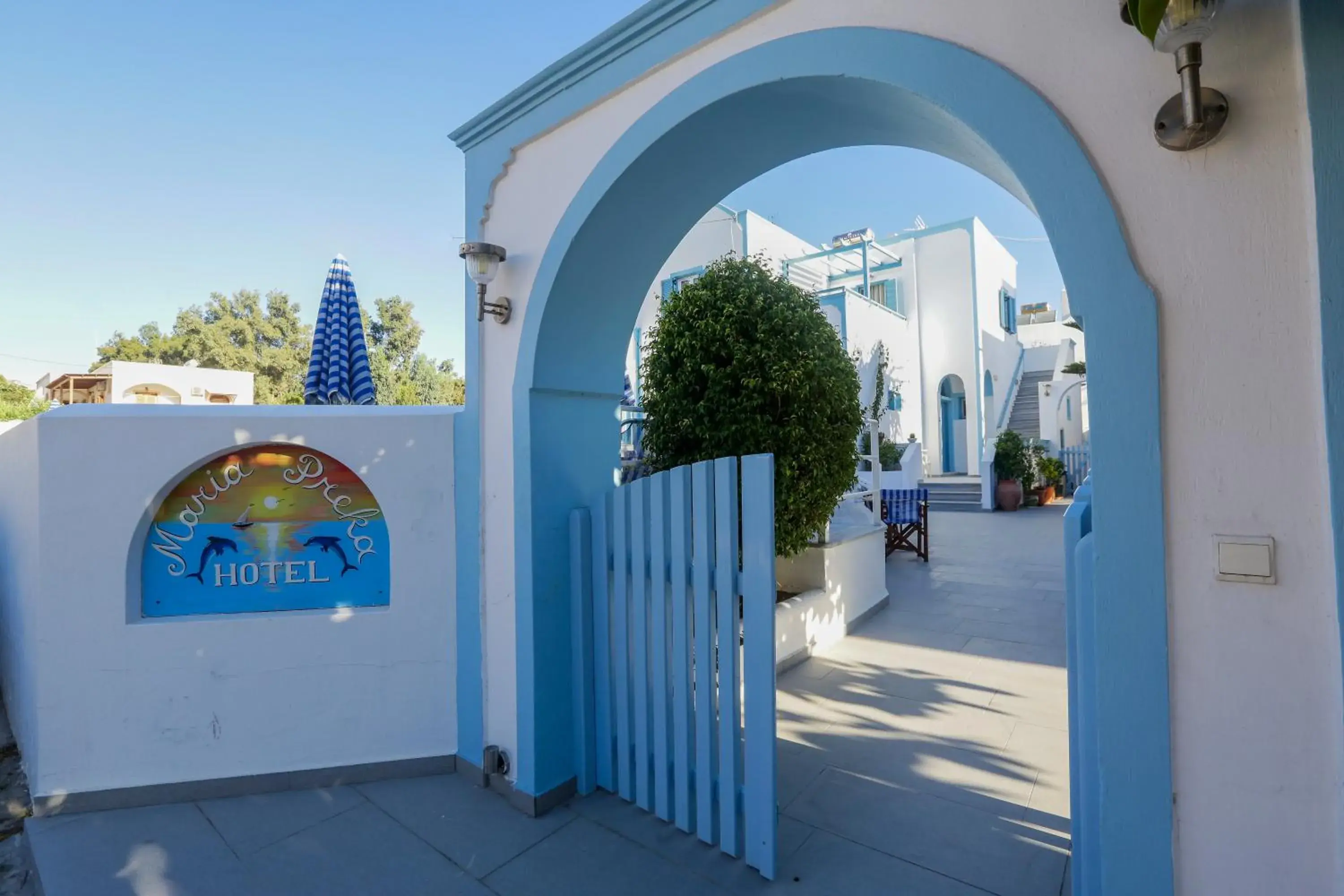 Facade/entrance in Preka Maria Facade/entrance in Preka Maria