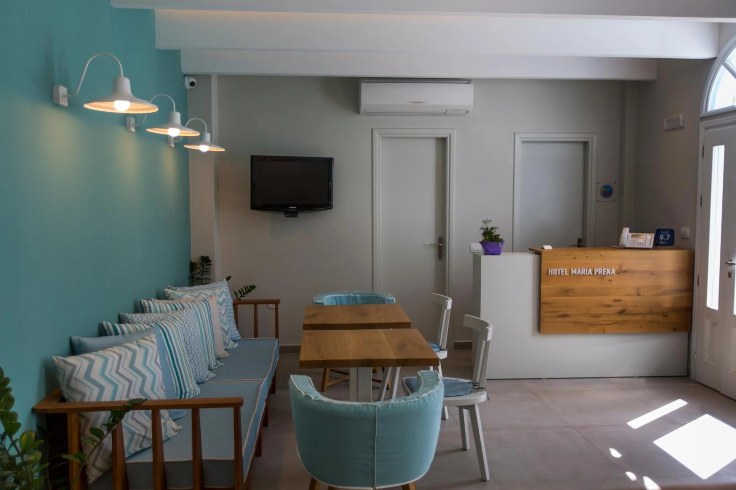 Communal lounge/ TV room in Preka Maria