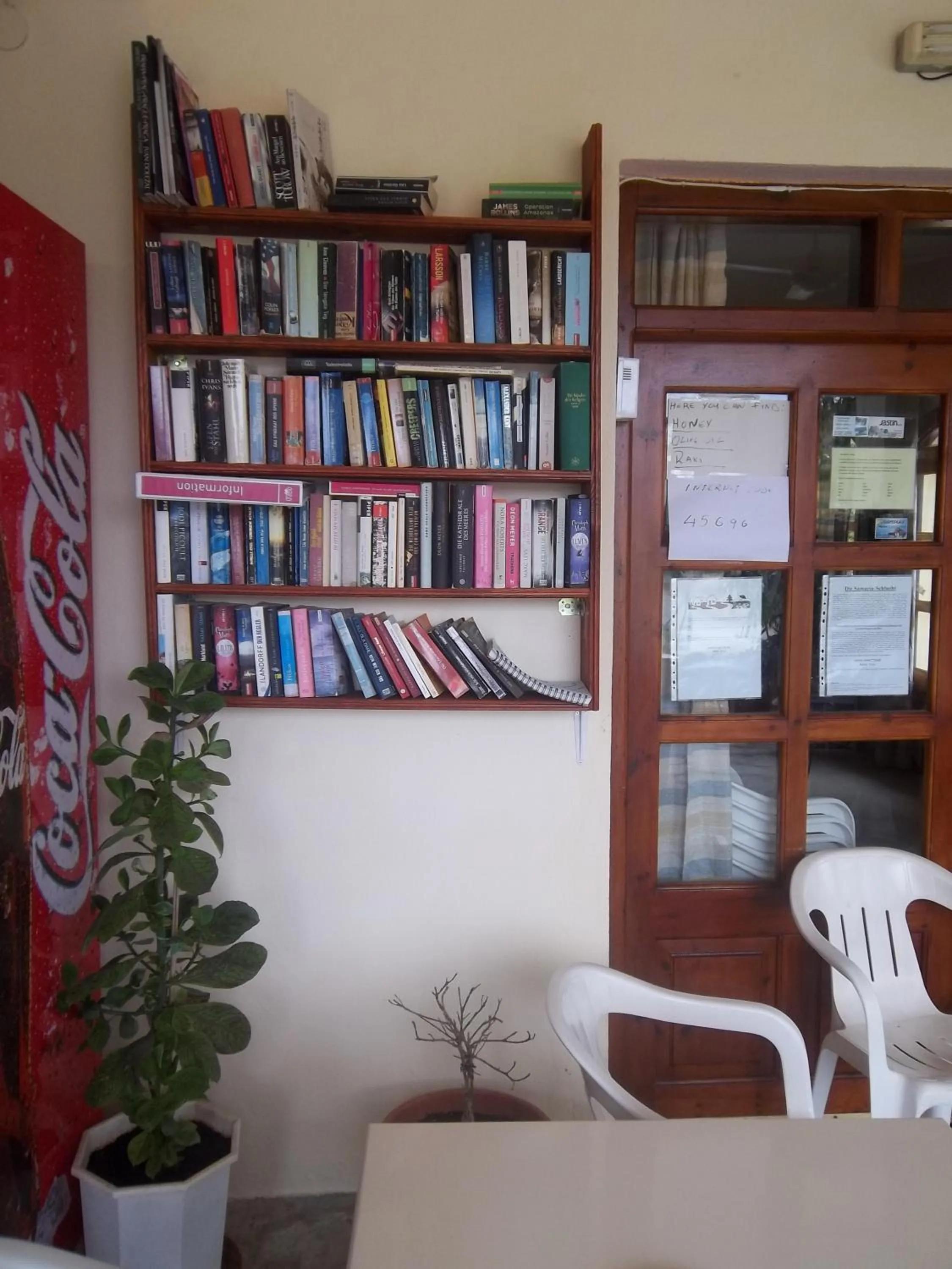 Library in Knossos Hotel
