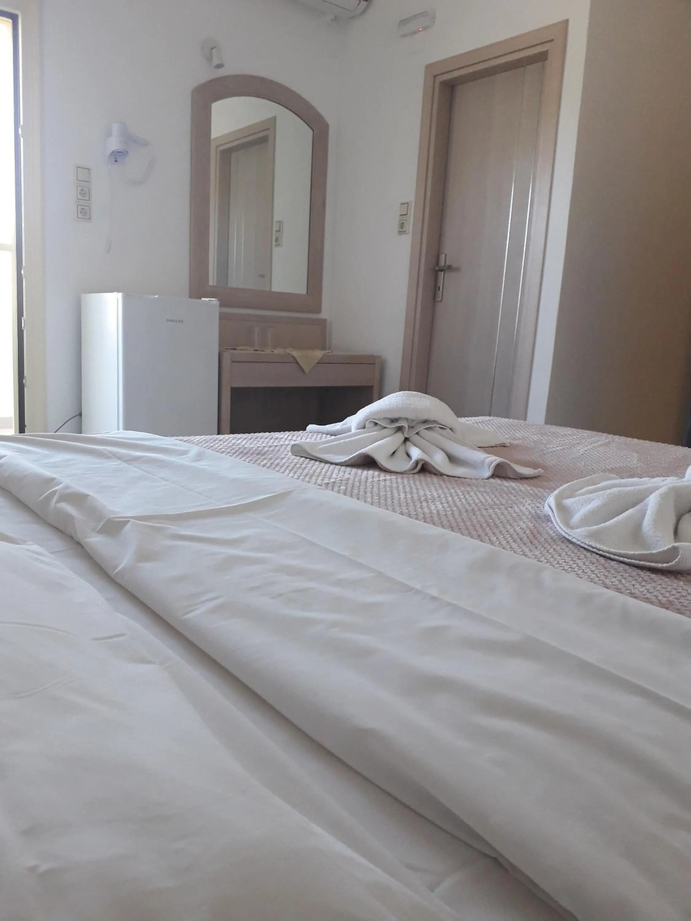 Bedroom, Bed in Knossos Hotel