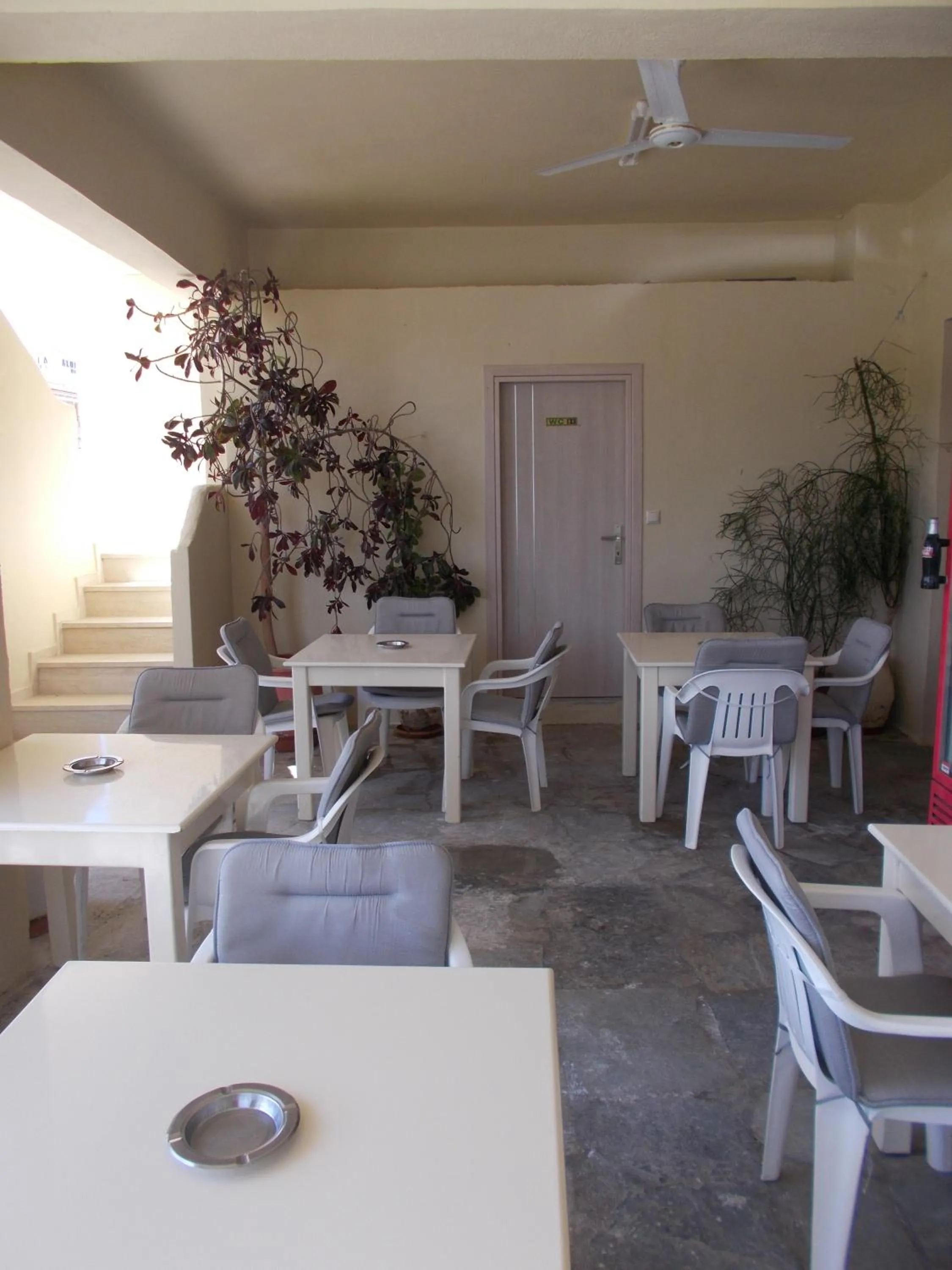 Restaurant/places to eat in Knossos Hotel