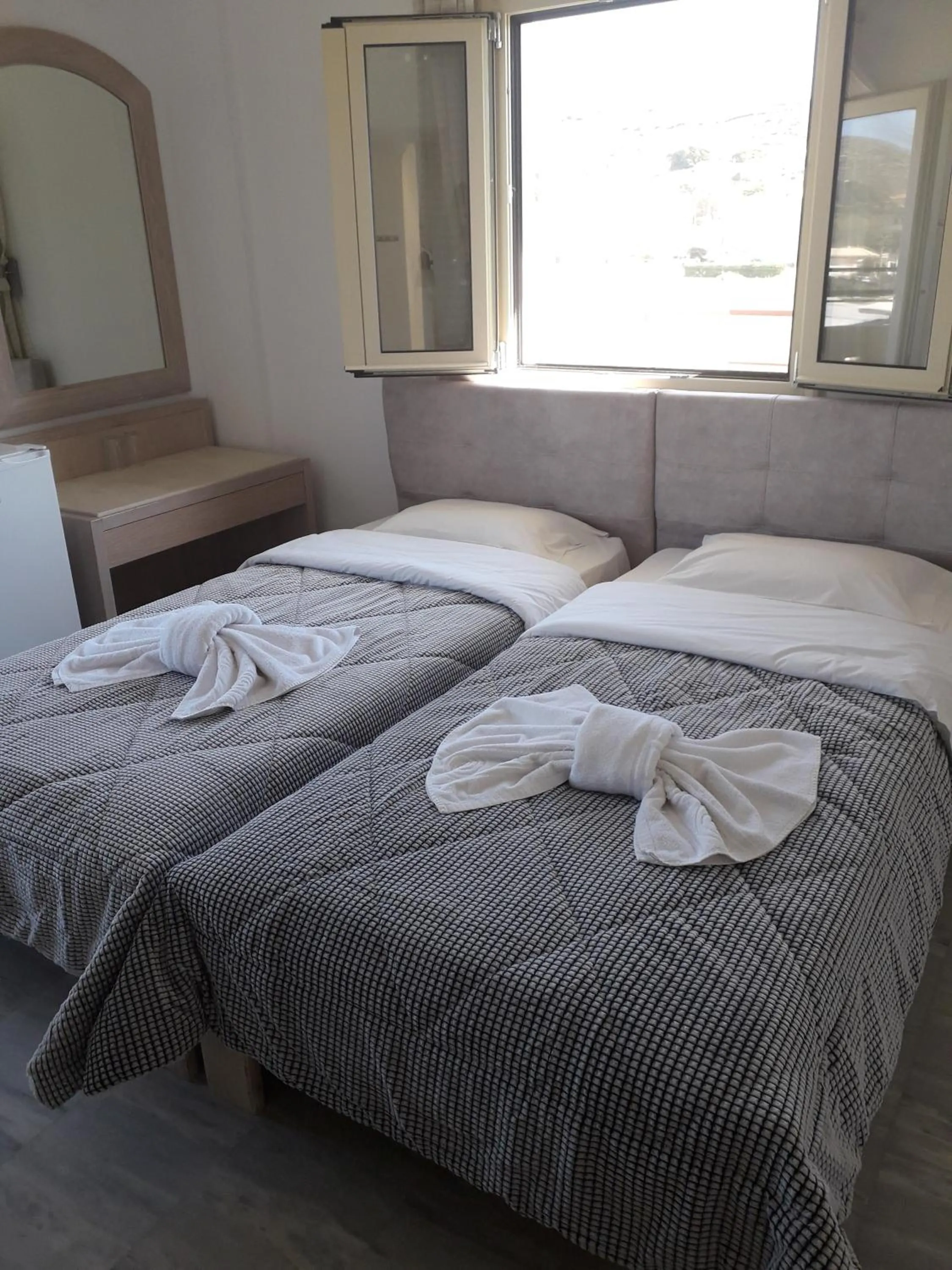 Bedroom, Bed in Knossos Hotel