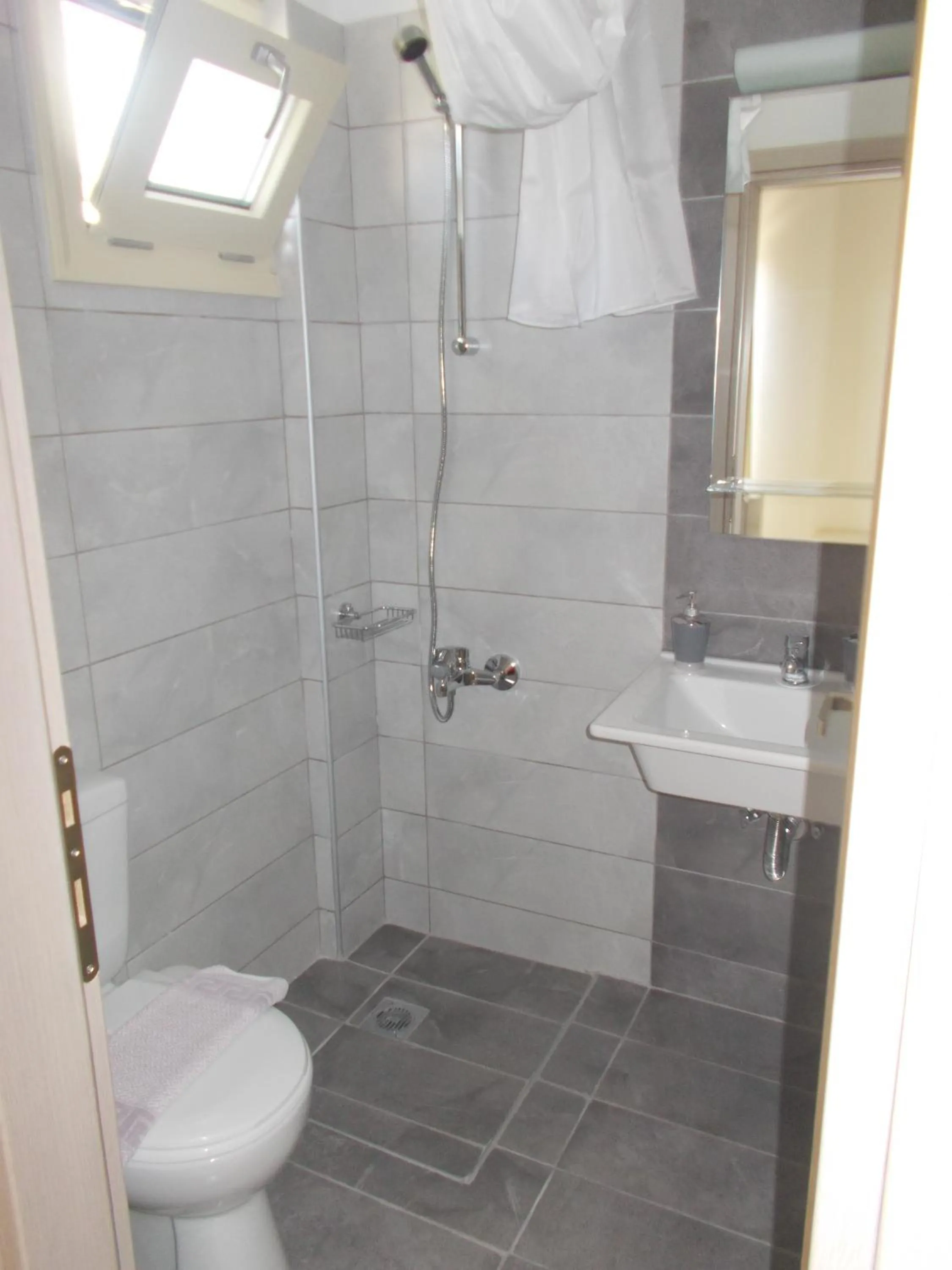 Bathroom in Knossos Hotel
