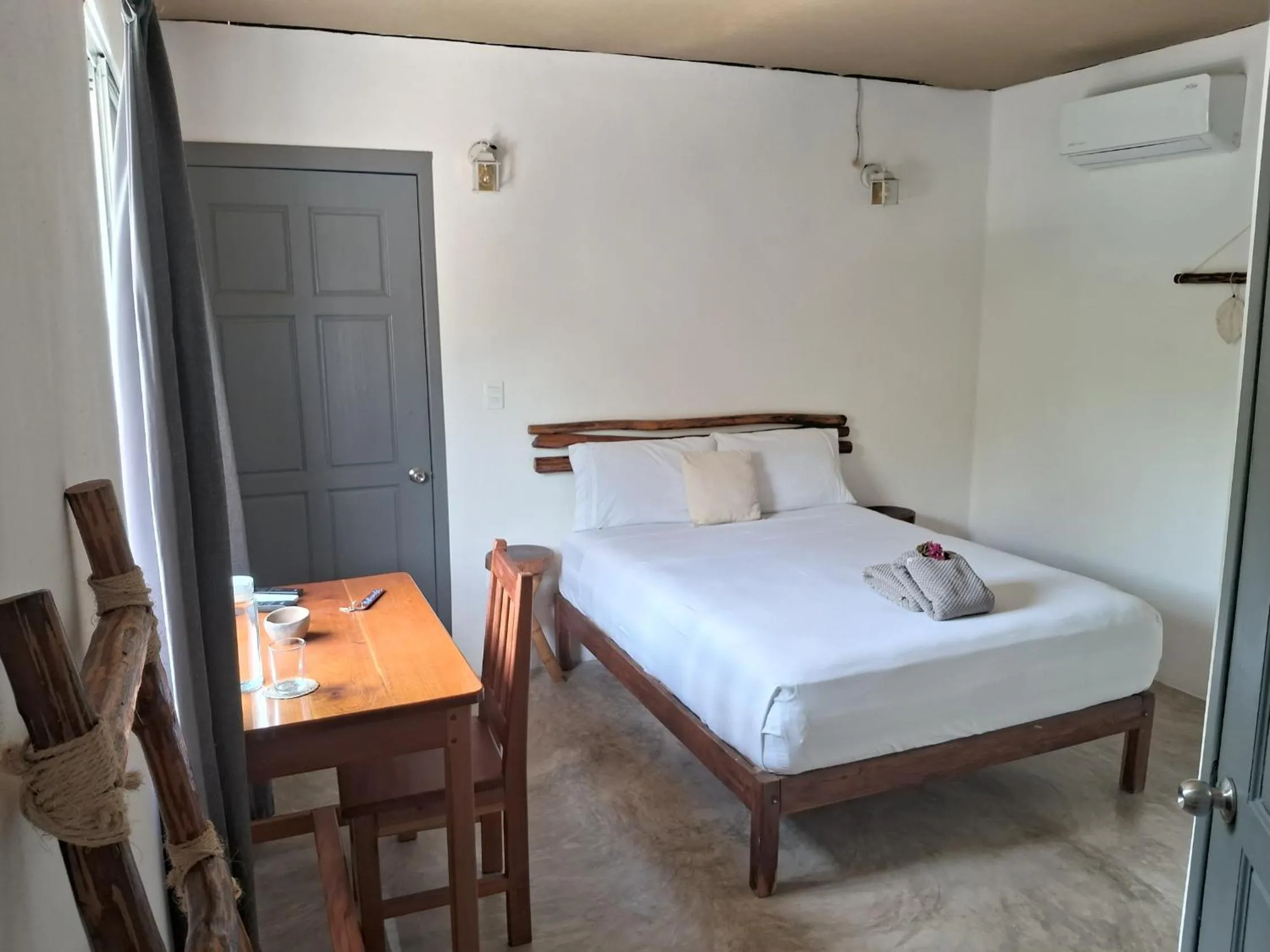 Photo of the whole room, Bed in Hotel Posada Mykonos