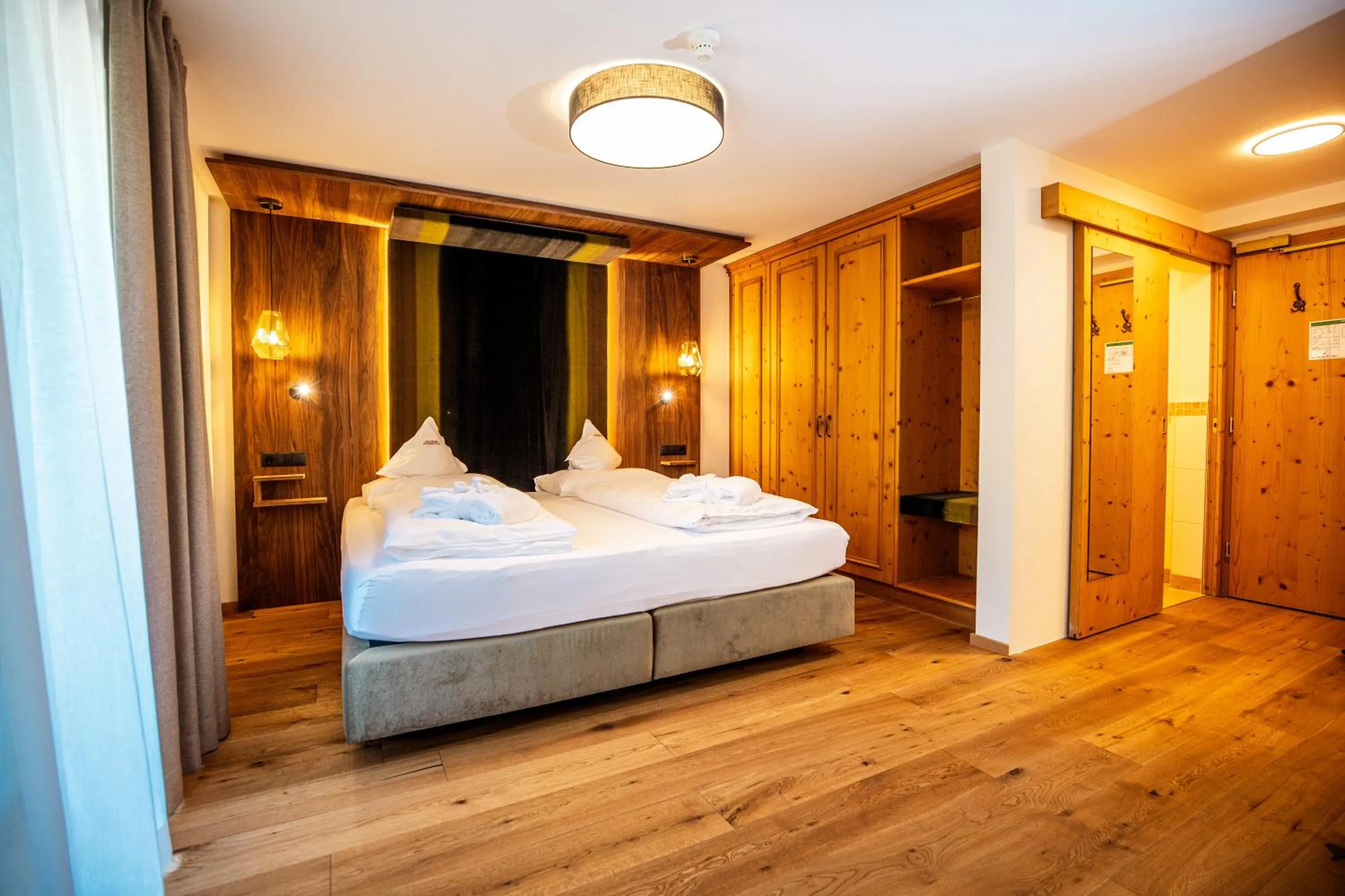 Photo of the whole room, Bed in Moseralm Dolomiti Hideaway