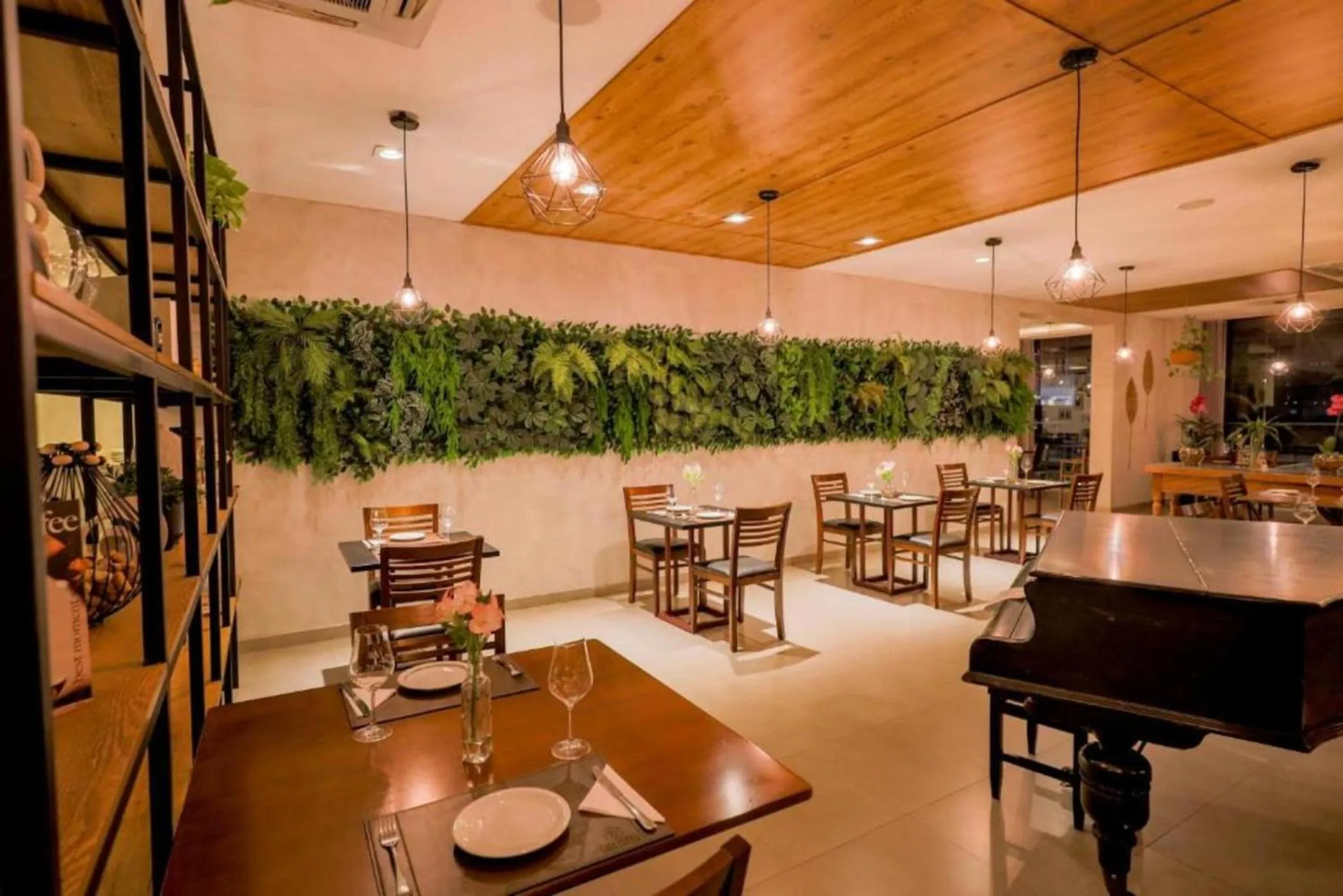 Restaurant/places to eat in Antonio´s Palace Hotel