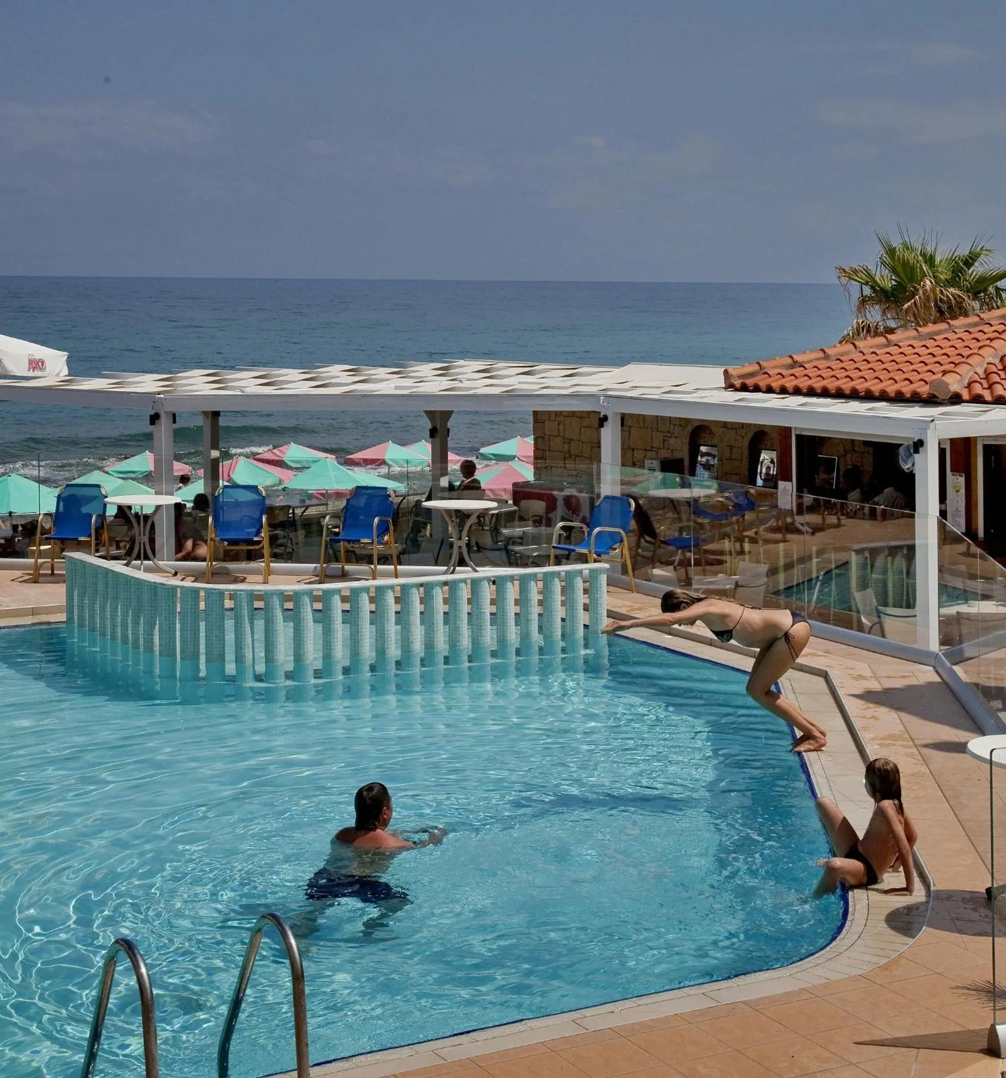 Swimming pool in Jo An Beach Hotel