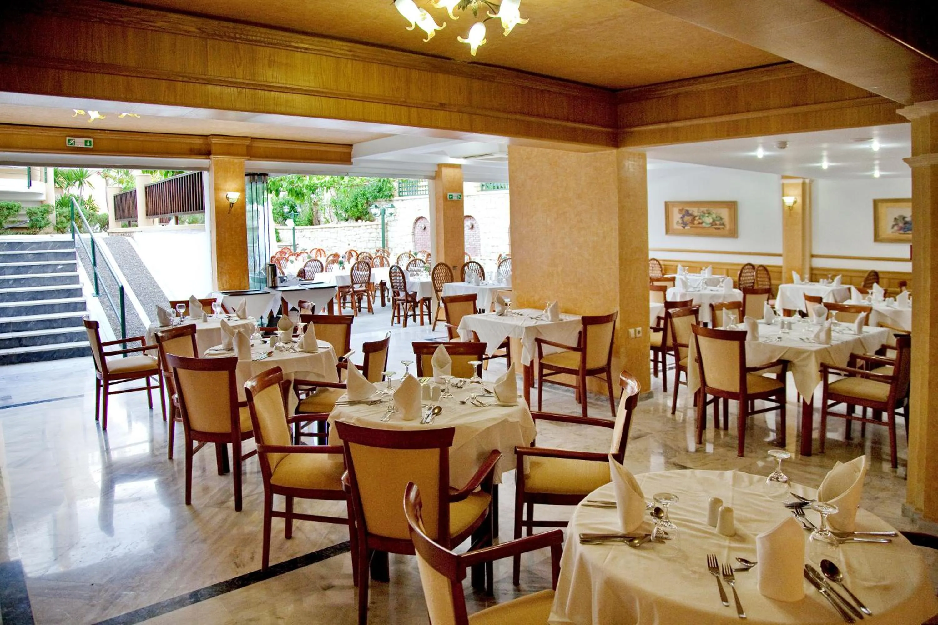 Restaurant/places to eat in Jo An Beach Hotel