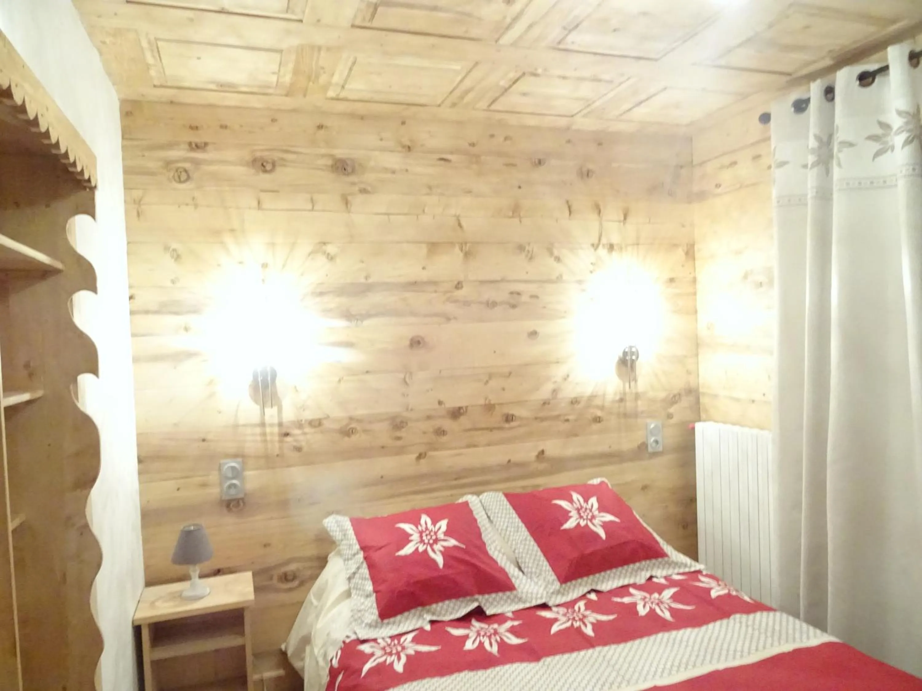 Bed in Apart'hotel & Spa "La Destière"