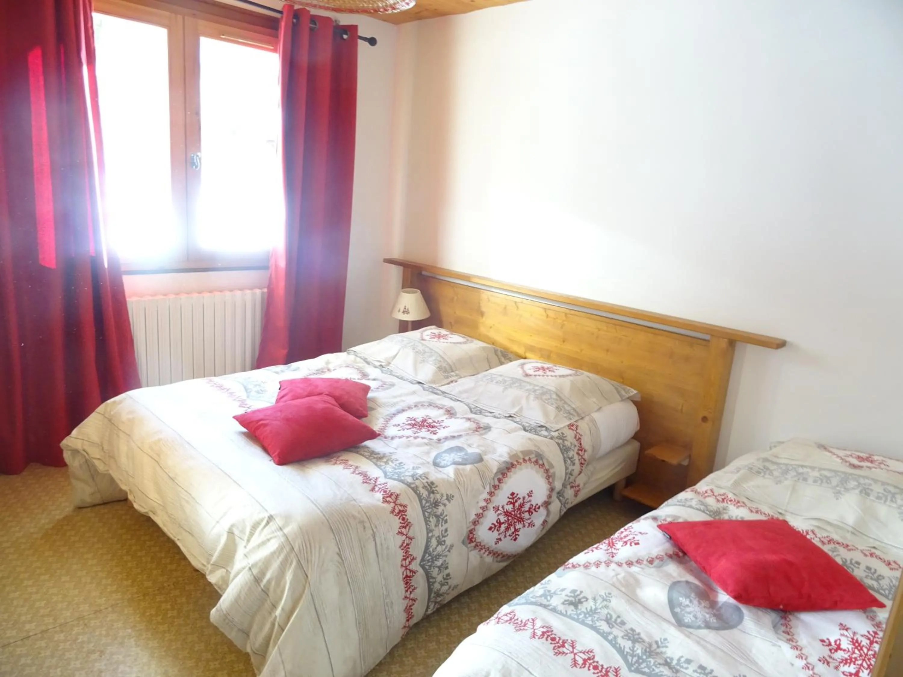 Bedroom, Bed in Apart'hotel & Spa "La Destière"