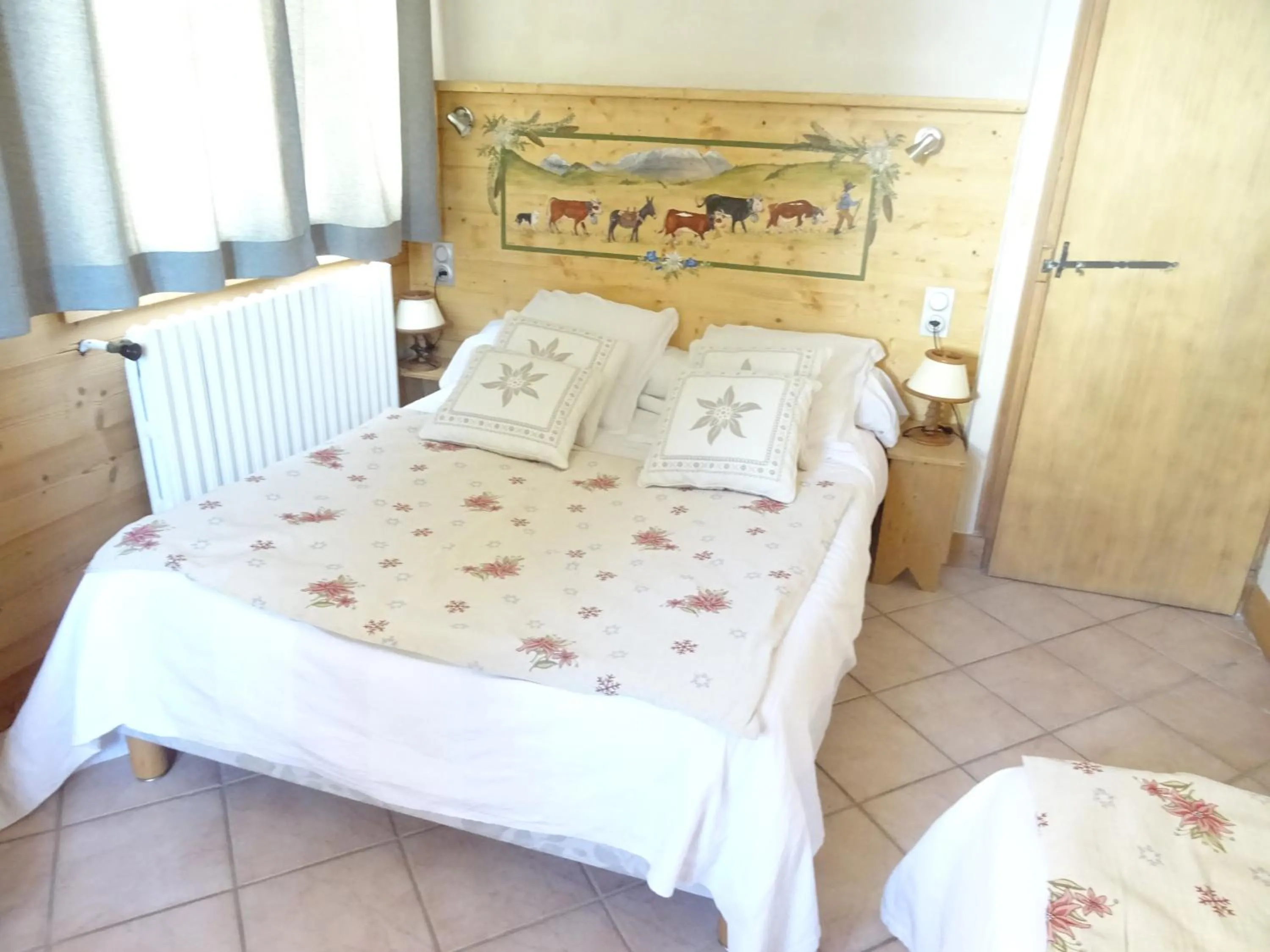 Bed in Apart'hotel & Spa "La Destière"