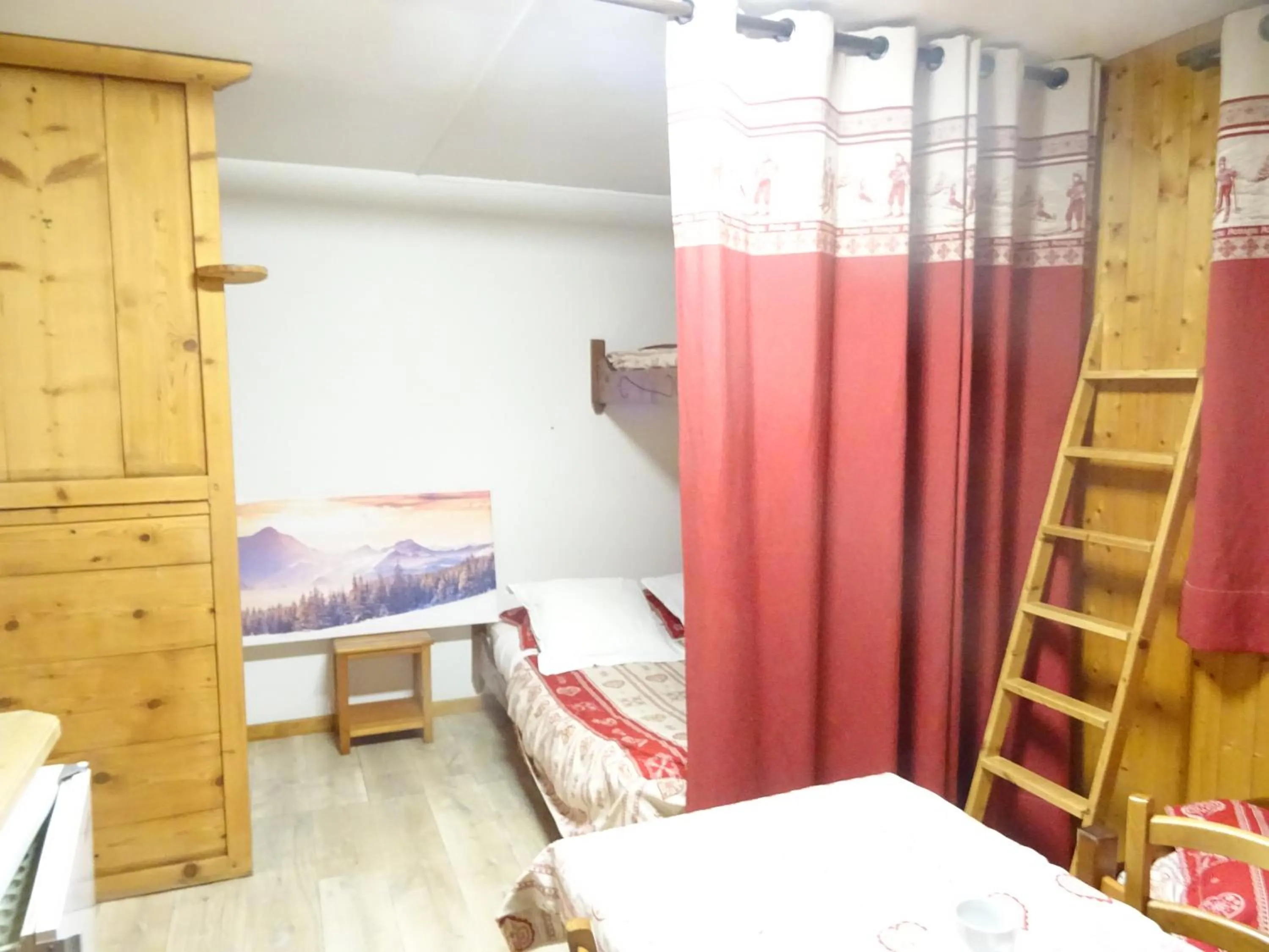 Bed in Apart'hotel & Spa "La Destière"