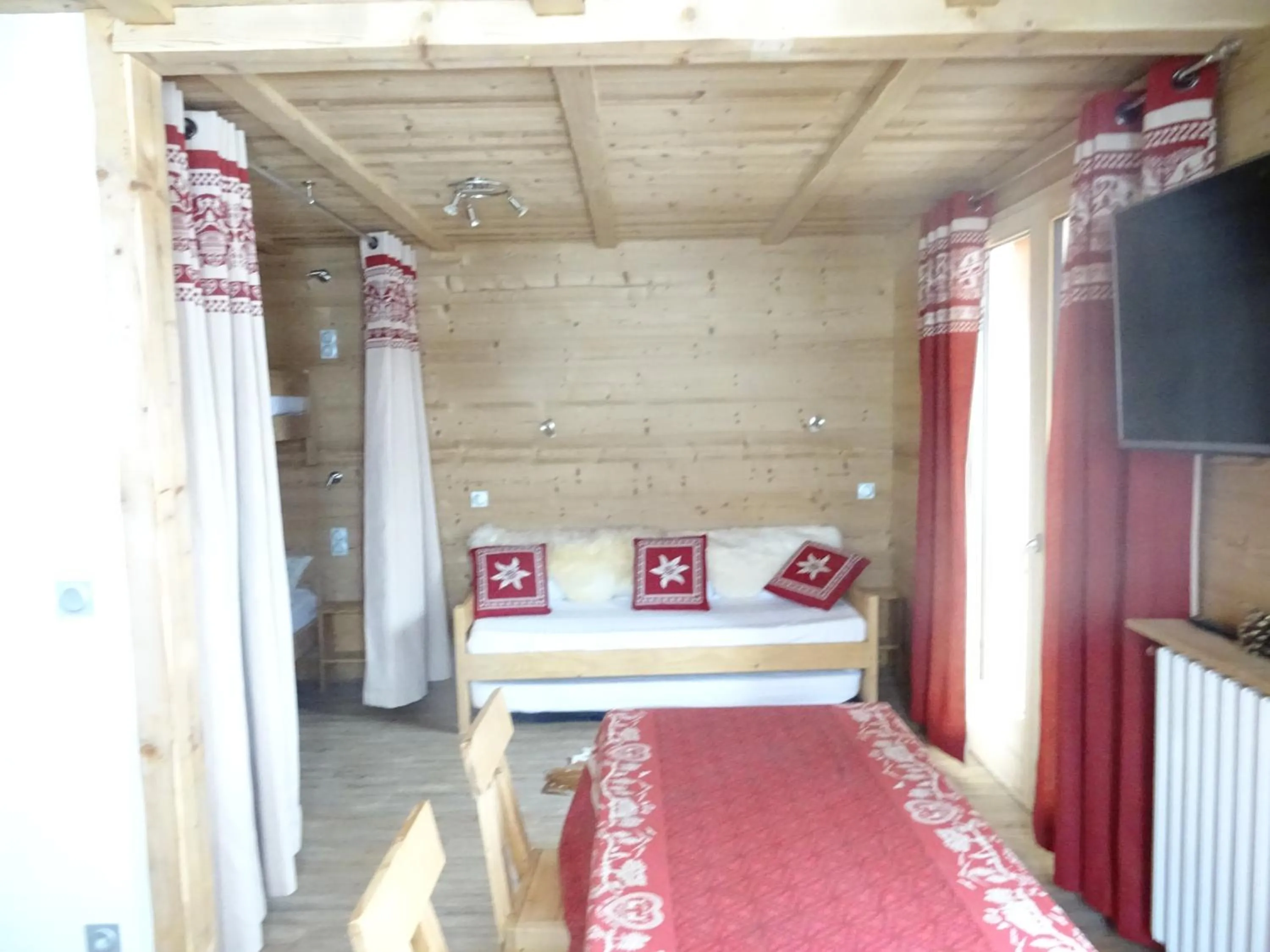 Bed in Apart'hotel & Spa "La Destière"