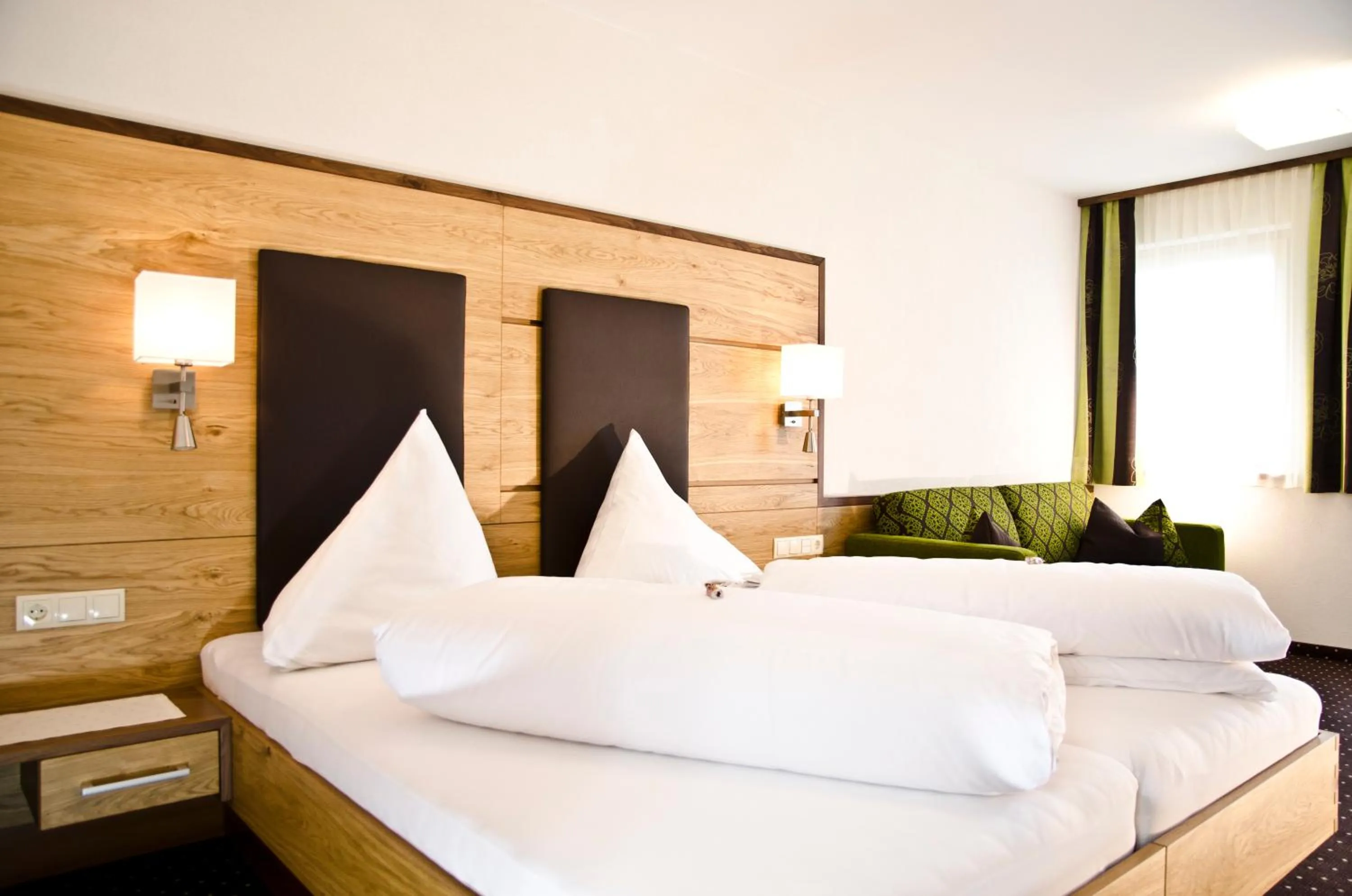 Bedroom, Bed in Hotel Garni Arosa