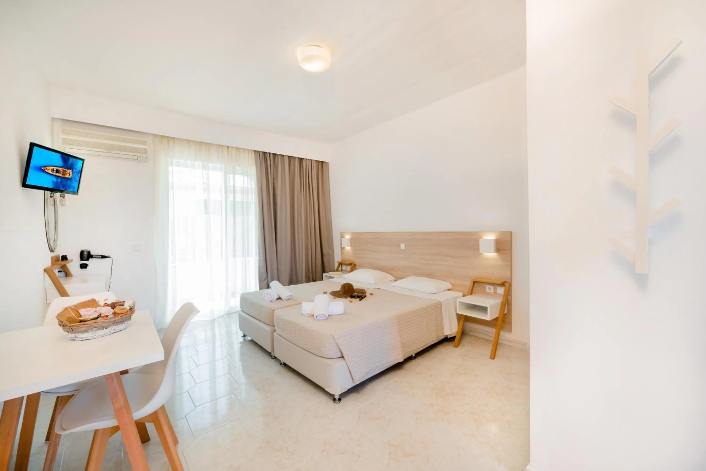 Photo of the whole room in Sokrates Studios