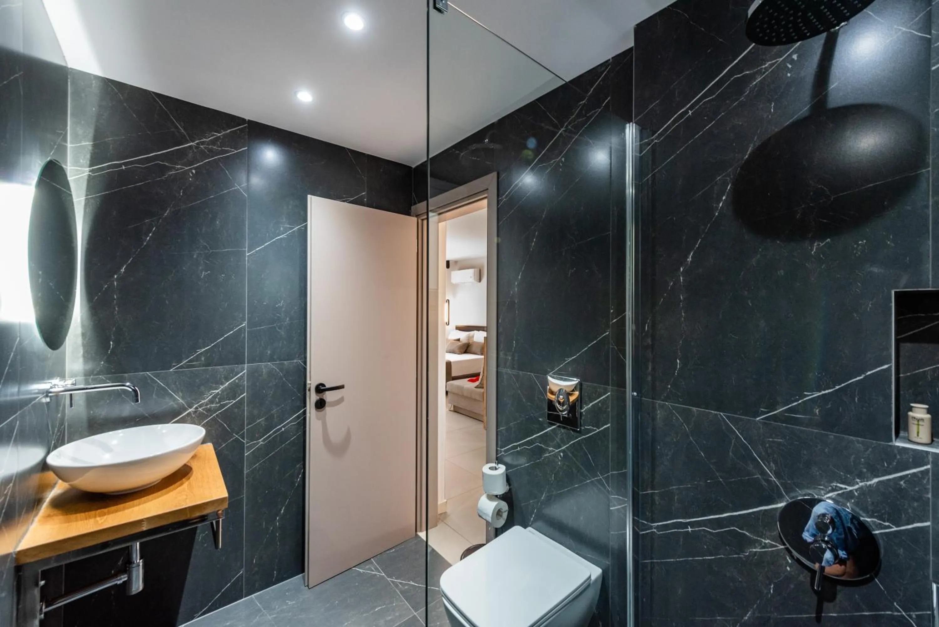 Shower in Sokrates Studios