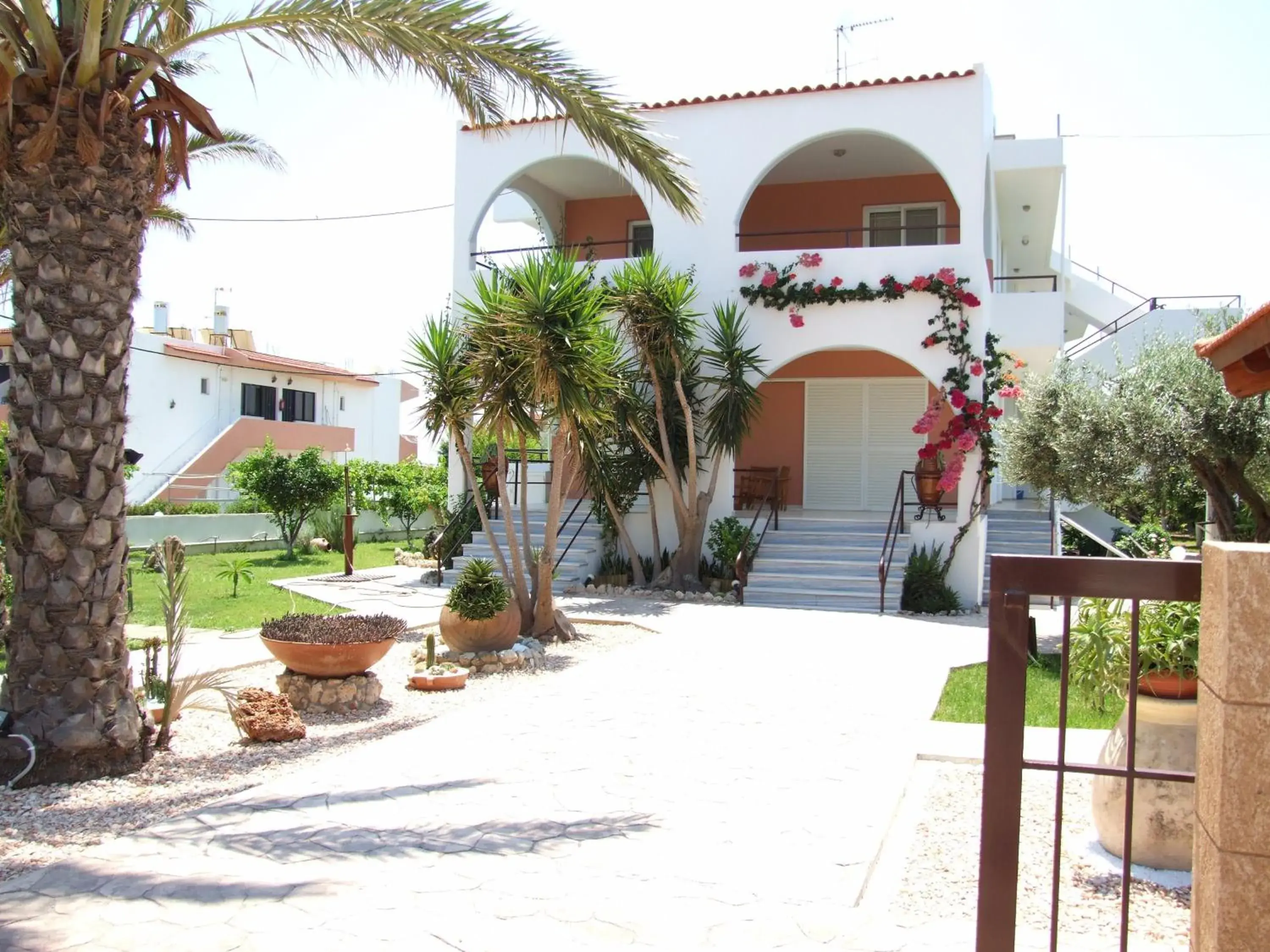 Property building in Sokrates Studios Property building in Sokrates Studios