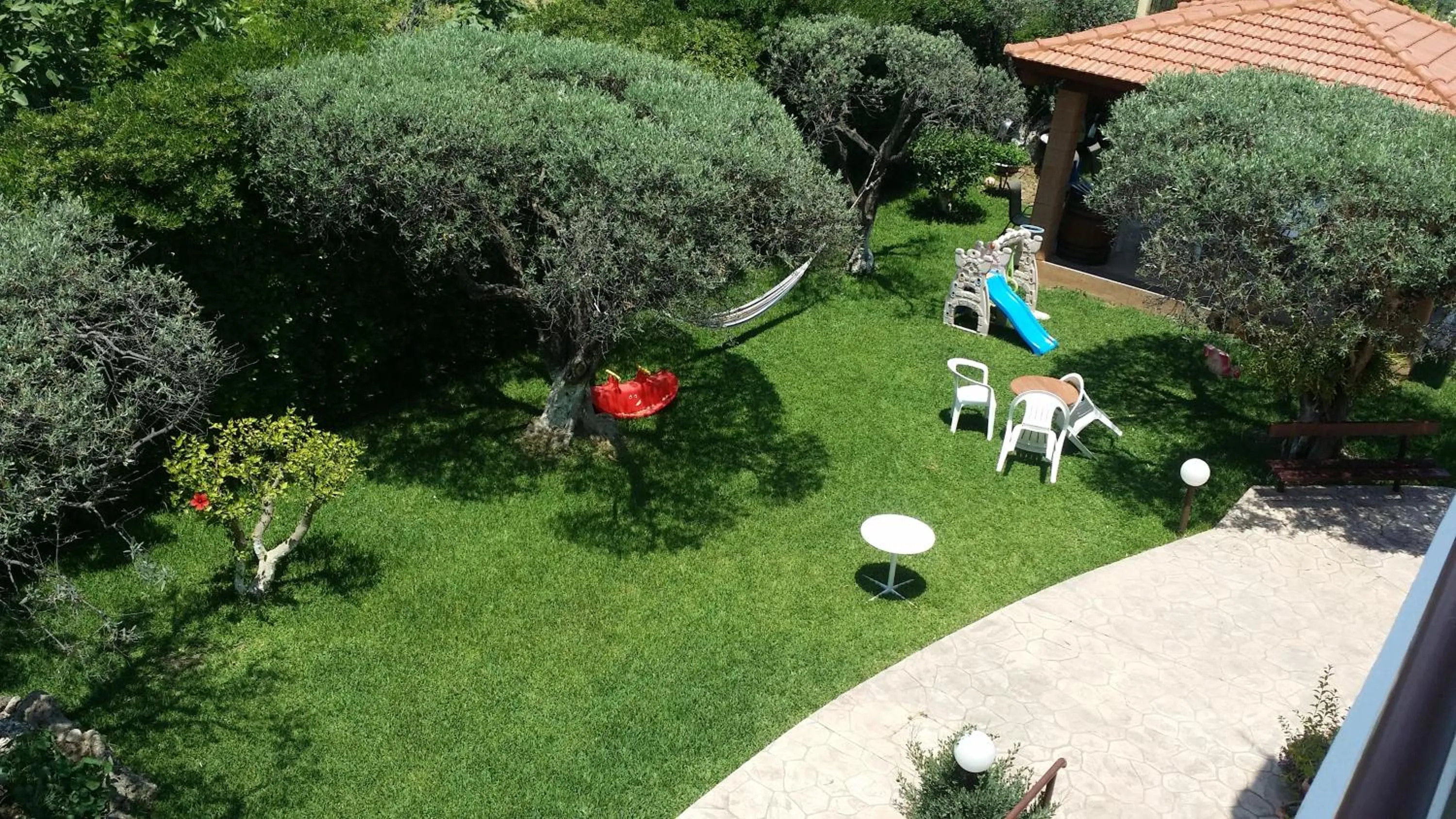 Garden view in Sokrates Studios