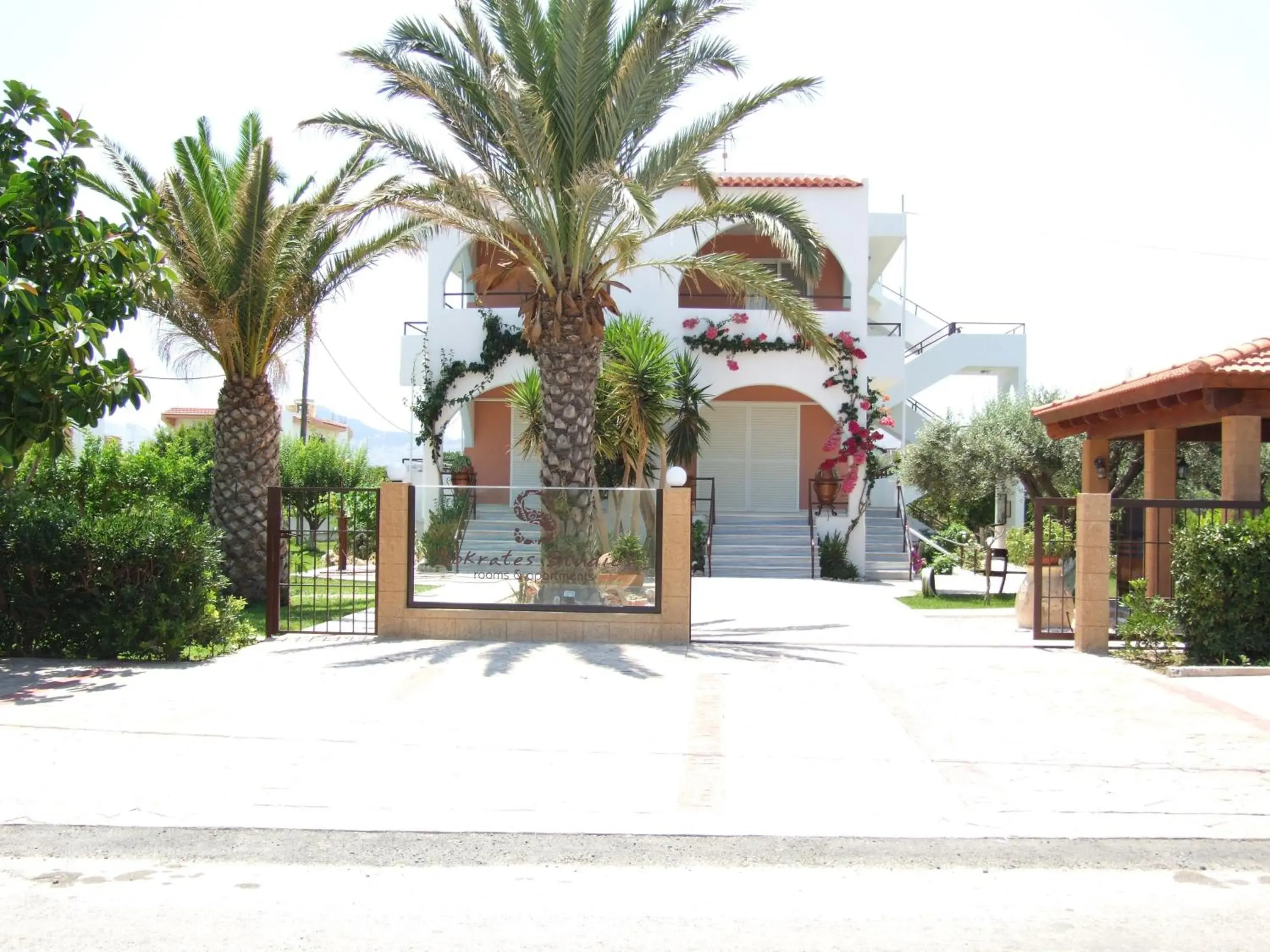 Property building in Sokrates Studios Property building in Sokrates Studios