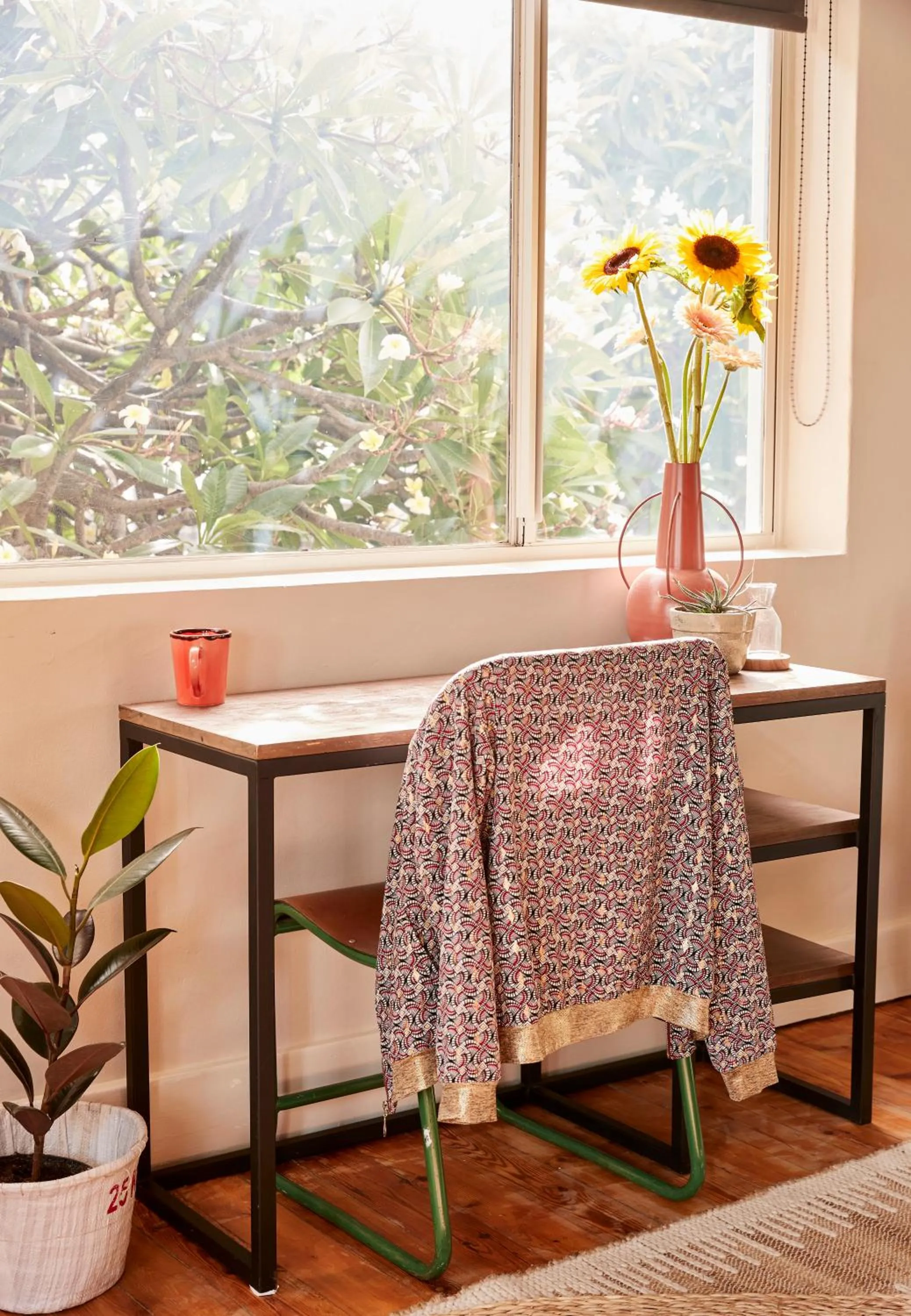 Property building in THE BIG - Luxury Backpackers