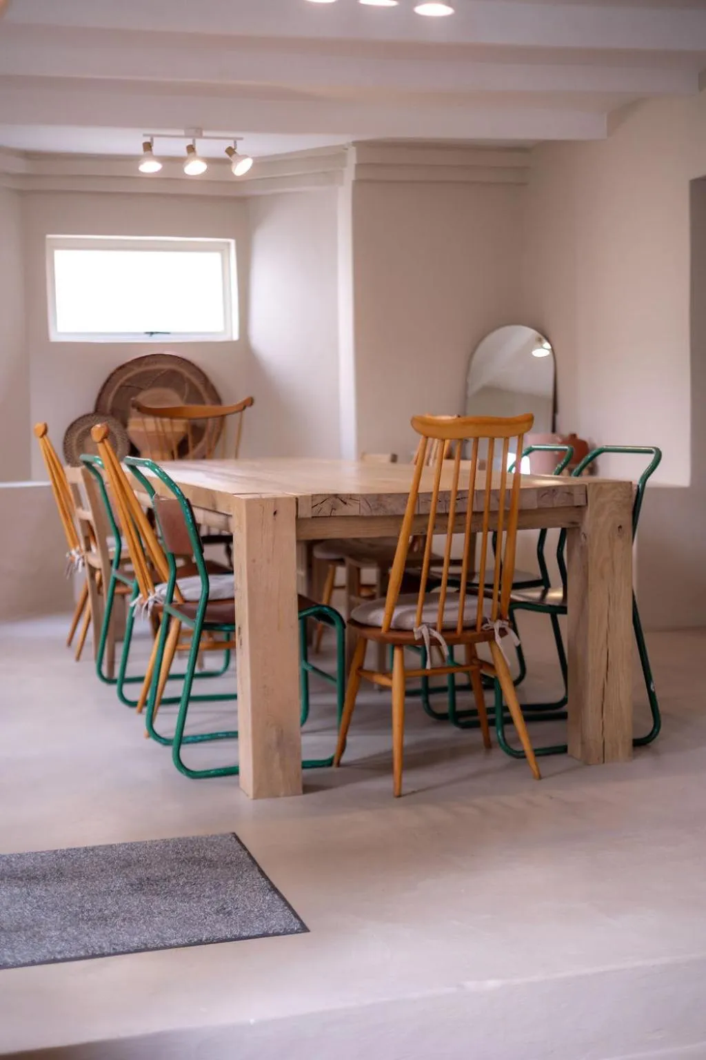 Dining area in THE BIG - Luxury Backpackers