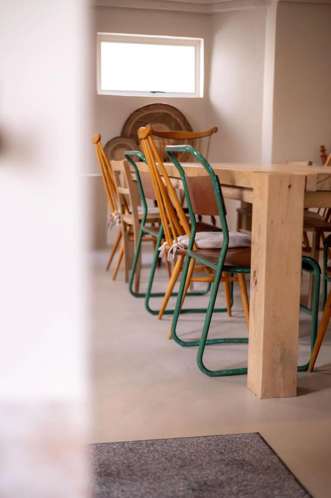 Dining area in THE BIG - Luxury Backpackers