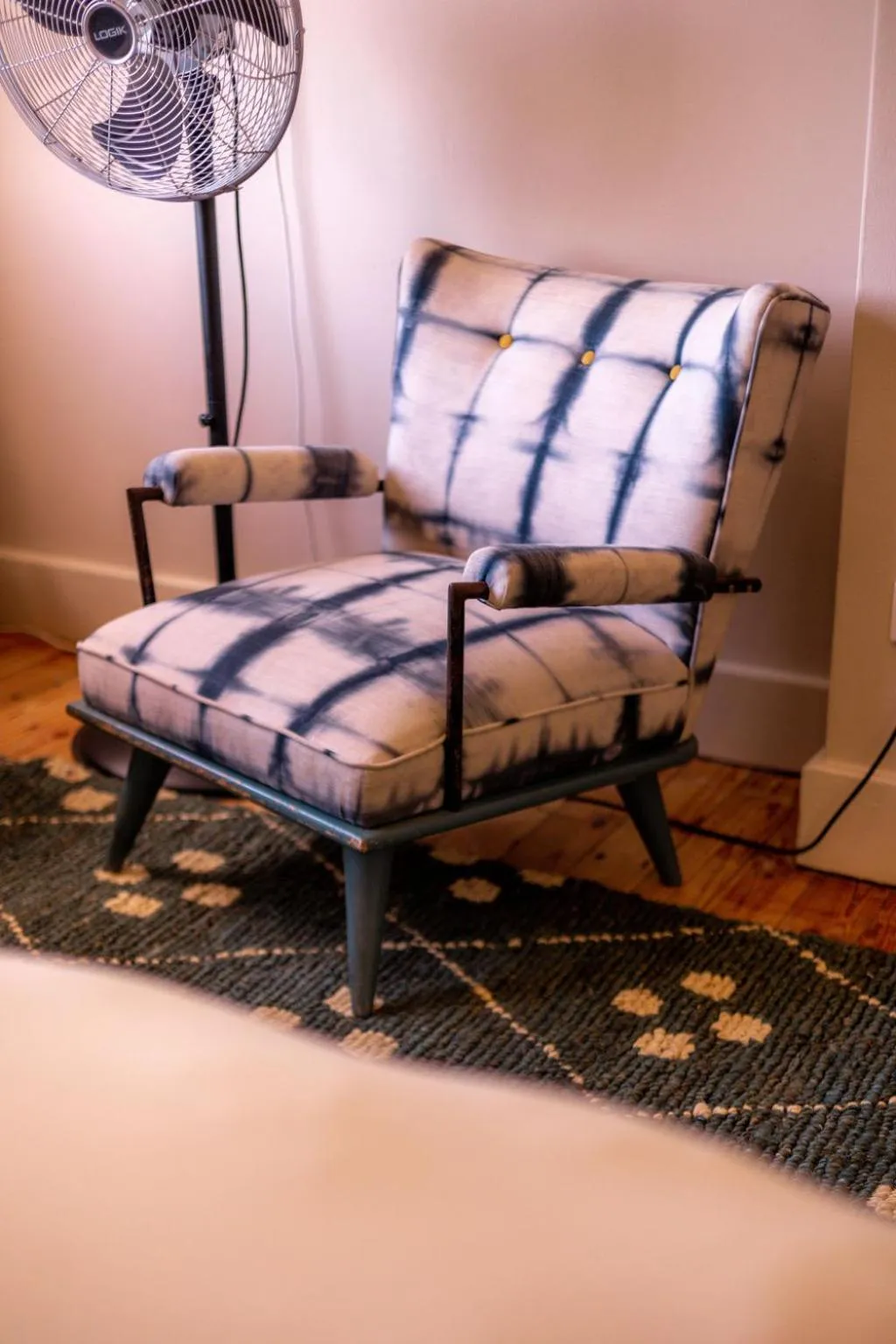 Seating area in THE BIG - Luxury Backpackers