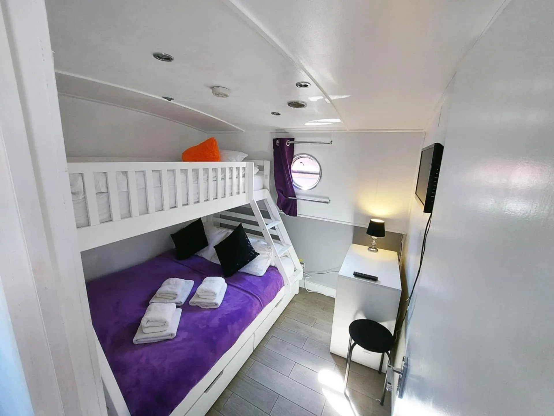 Bedroom, Bed in The Joker Boat