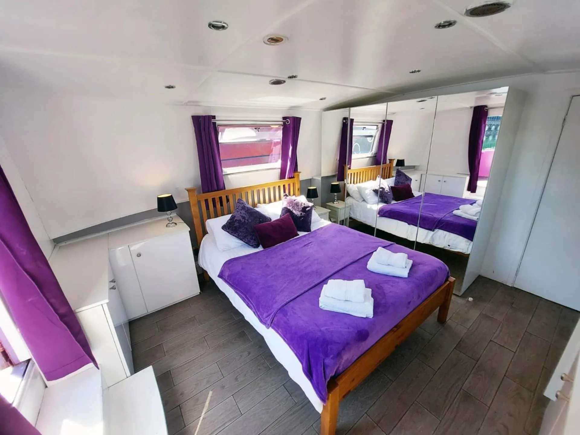 Bedroom, Bed in The Joker Boat