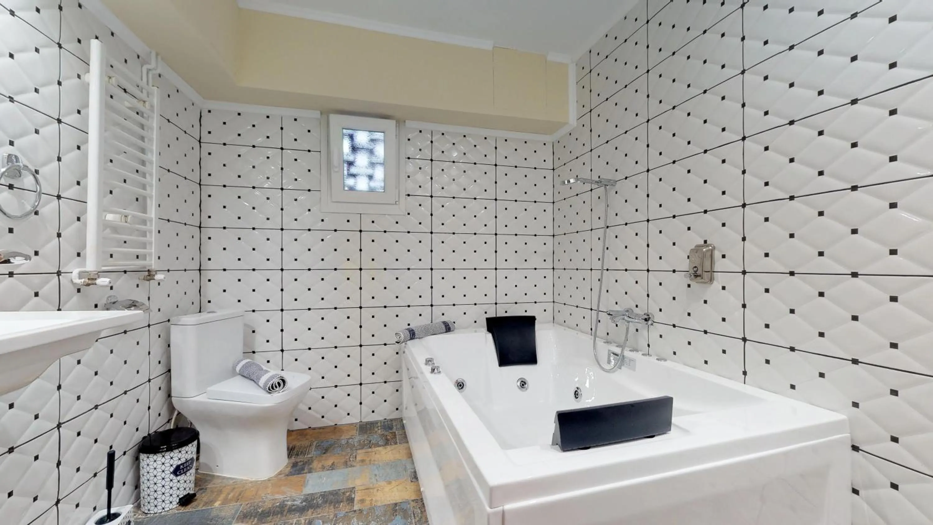 Steam room in Jacuzzi Suites