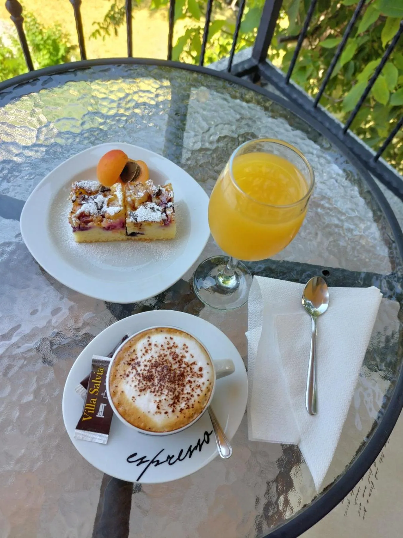 Breakfast in Villa Salvia