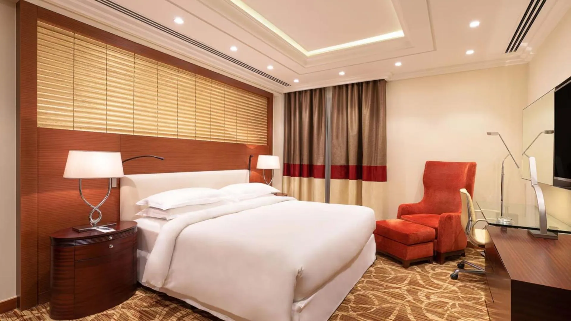 Bed in Sheraton Jeddah Hotel