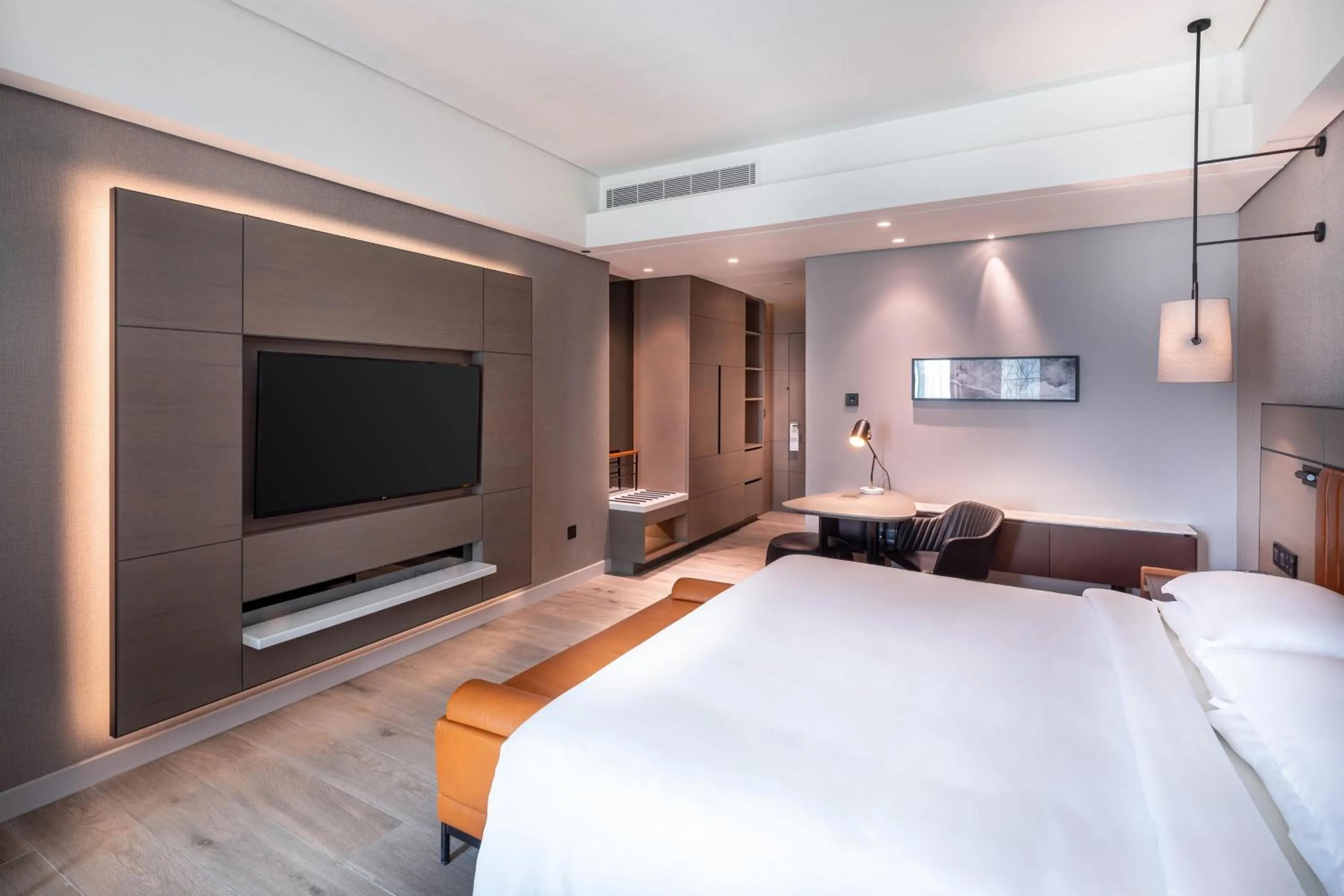 Photo of the whole room, Bed in Sheraton Jeddah Hotel