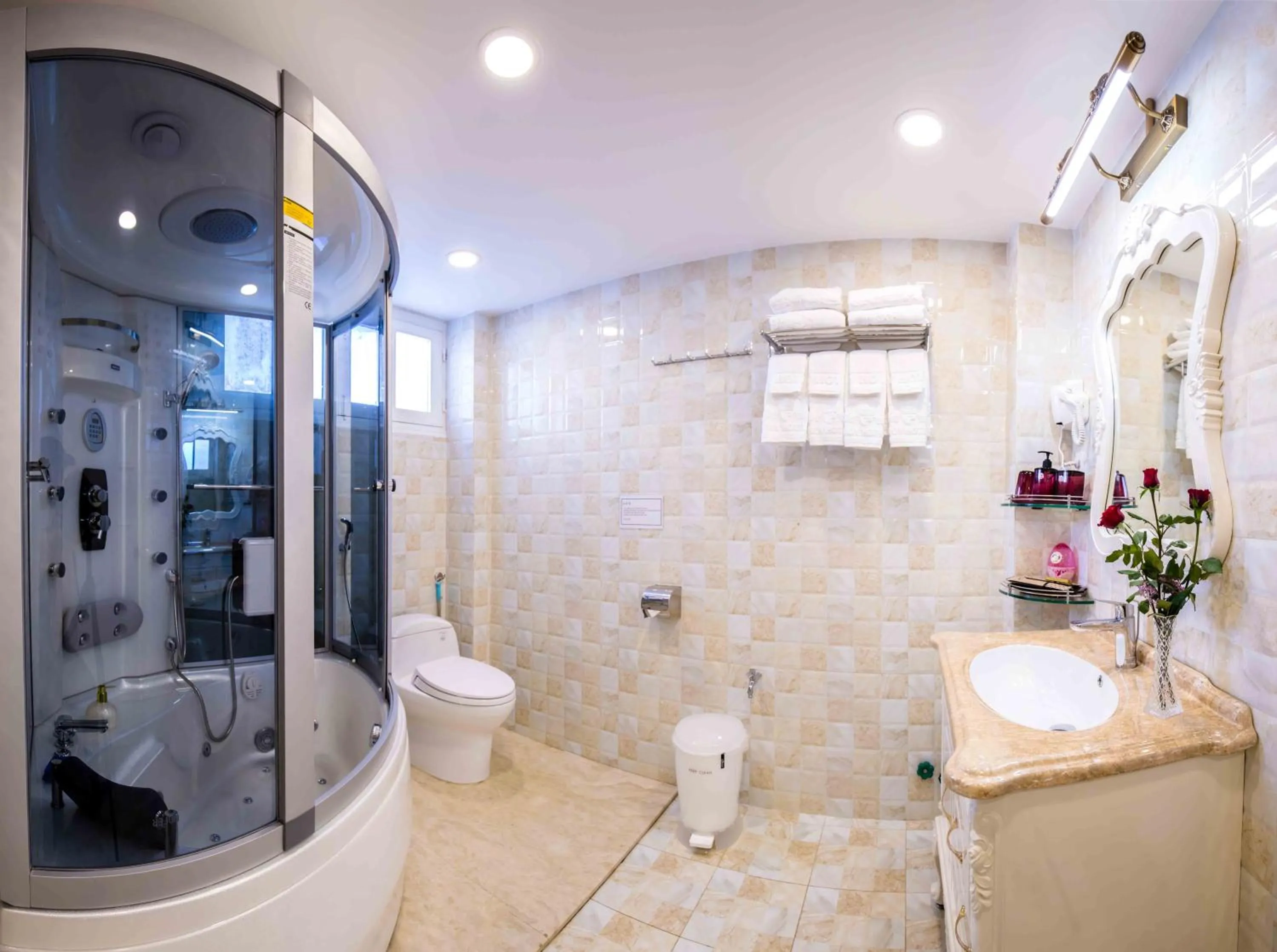 Shower in ROY VILLA COFFEE