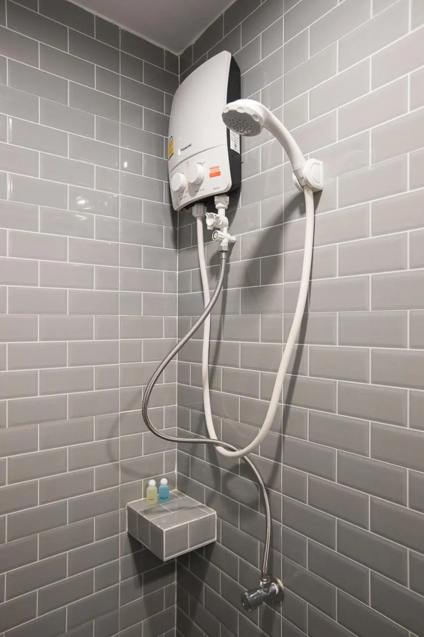 Shower in Minimal House Patong