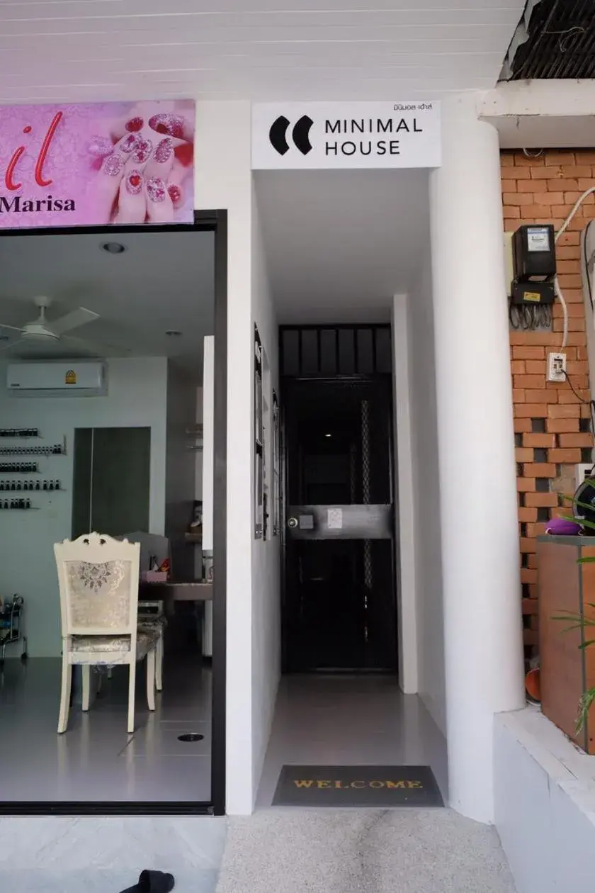 Facade/entrance in Minimal House Patong Facade/entrance in Minimal House Patong